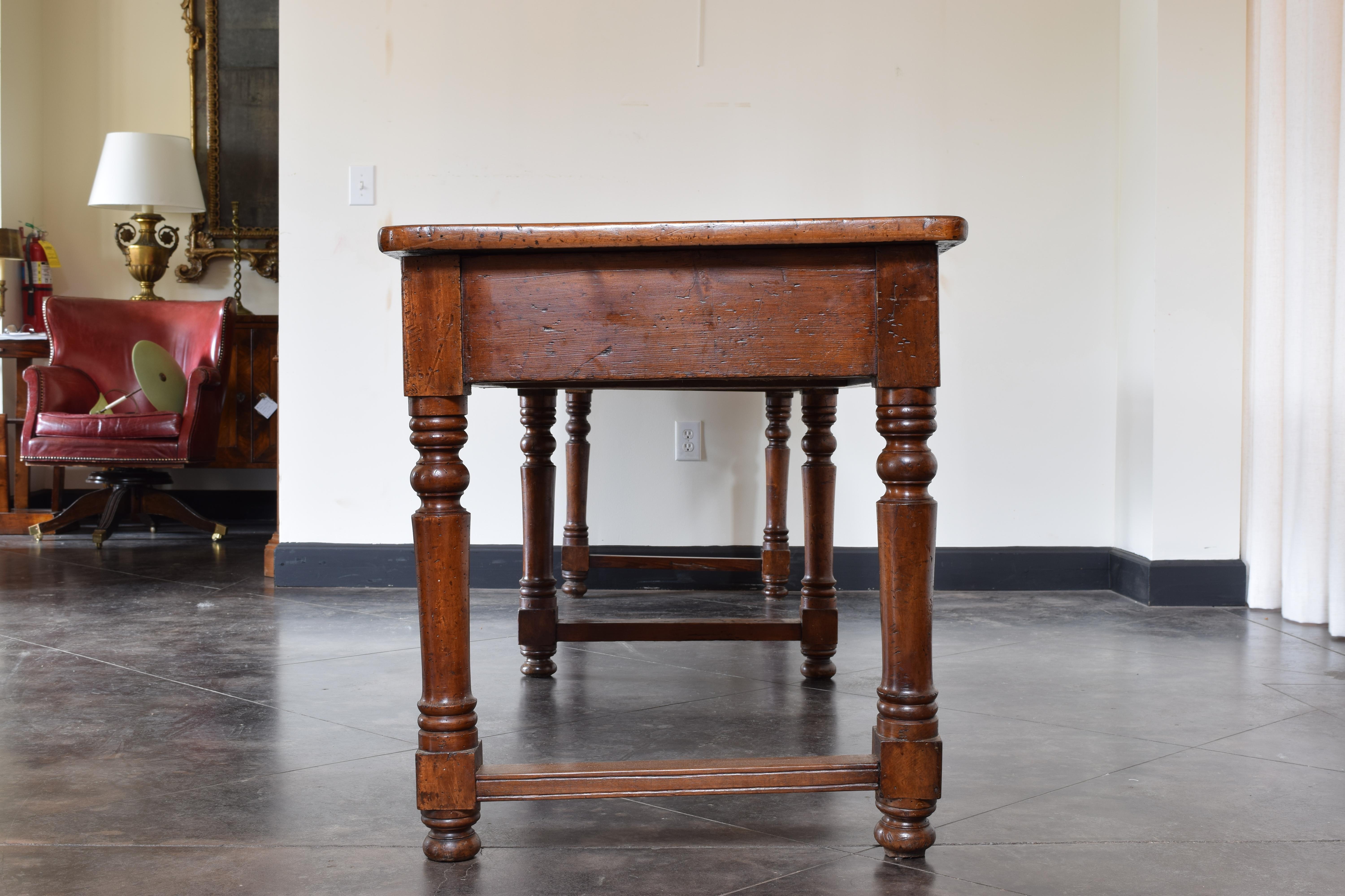 Italian LXIII Style Turned Walnut 4-Drawer Center/Console Table, mid 19th cen. In Good Condition In Atlanta, GA