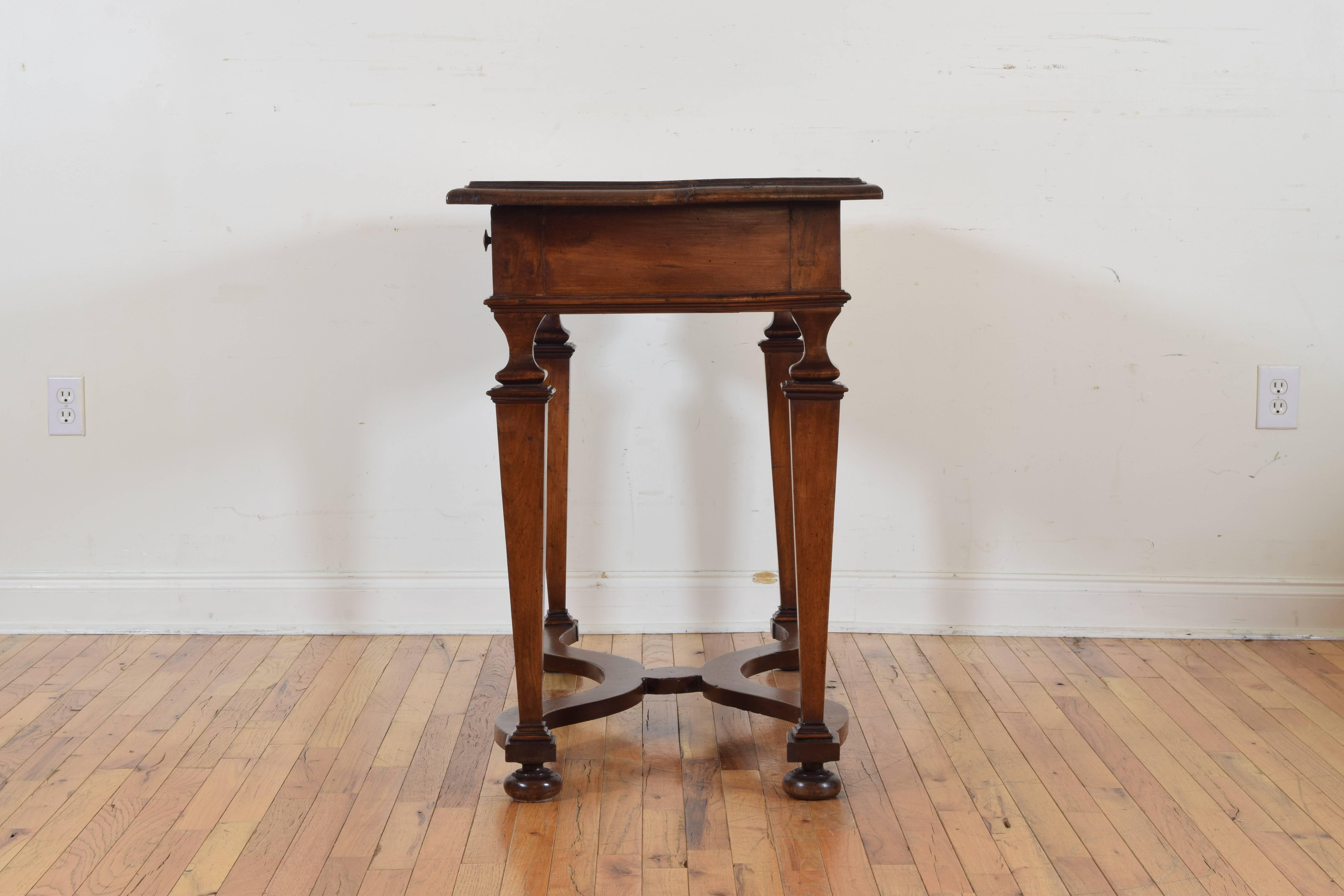 Italian Louis XIV Period Walnut One Drawer Console Table, Early 18th Century In Excellent Condition In Atlanta, GA