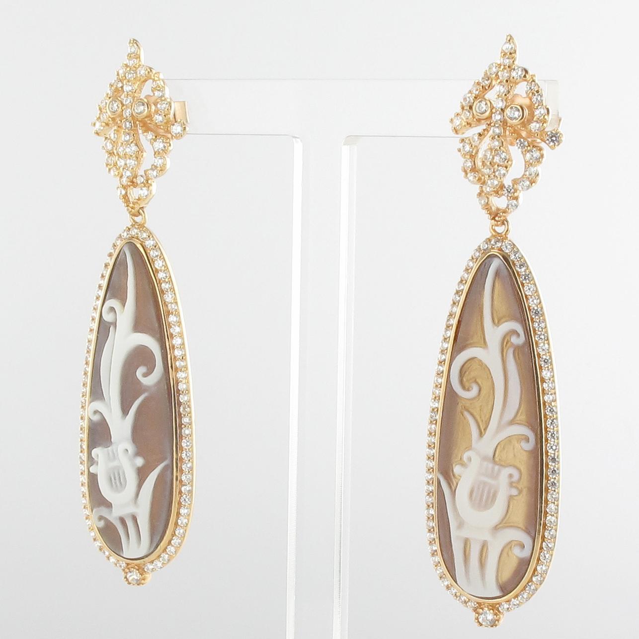 Italian Lyre Cameo on Shell Crystal Dangling Earrings In New Condition In Poitiers, FR