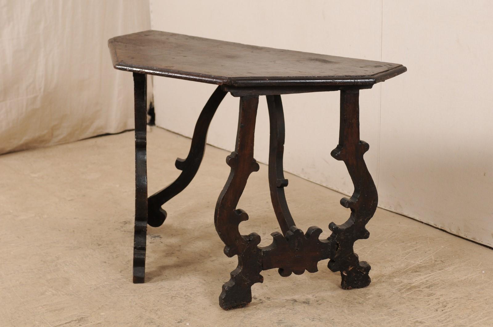 A Beautiful Italian Carved Lyre-Leg Walnut Console Table, Turn of 17th-18th C. In Good Condition In Atlanta, GA
