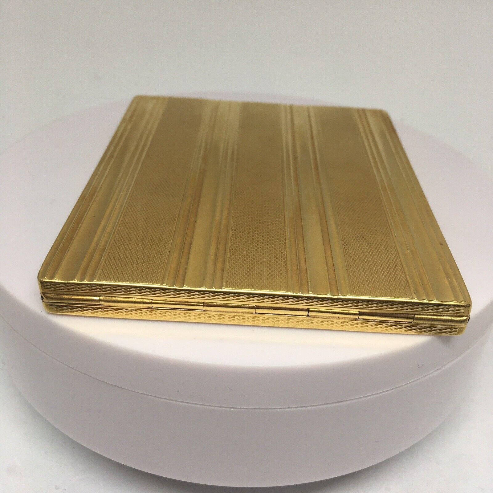Italian Made 18K Gold 1940s Engine Turned CIGARETTE CASE Box 



161.6 gram
3.5 inch by 3 inch by 3/8 inch thick
In good condition for its age, no damage, no evidence of repairs, see pictures  
