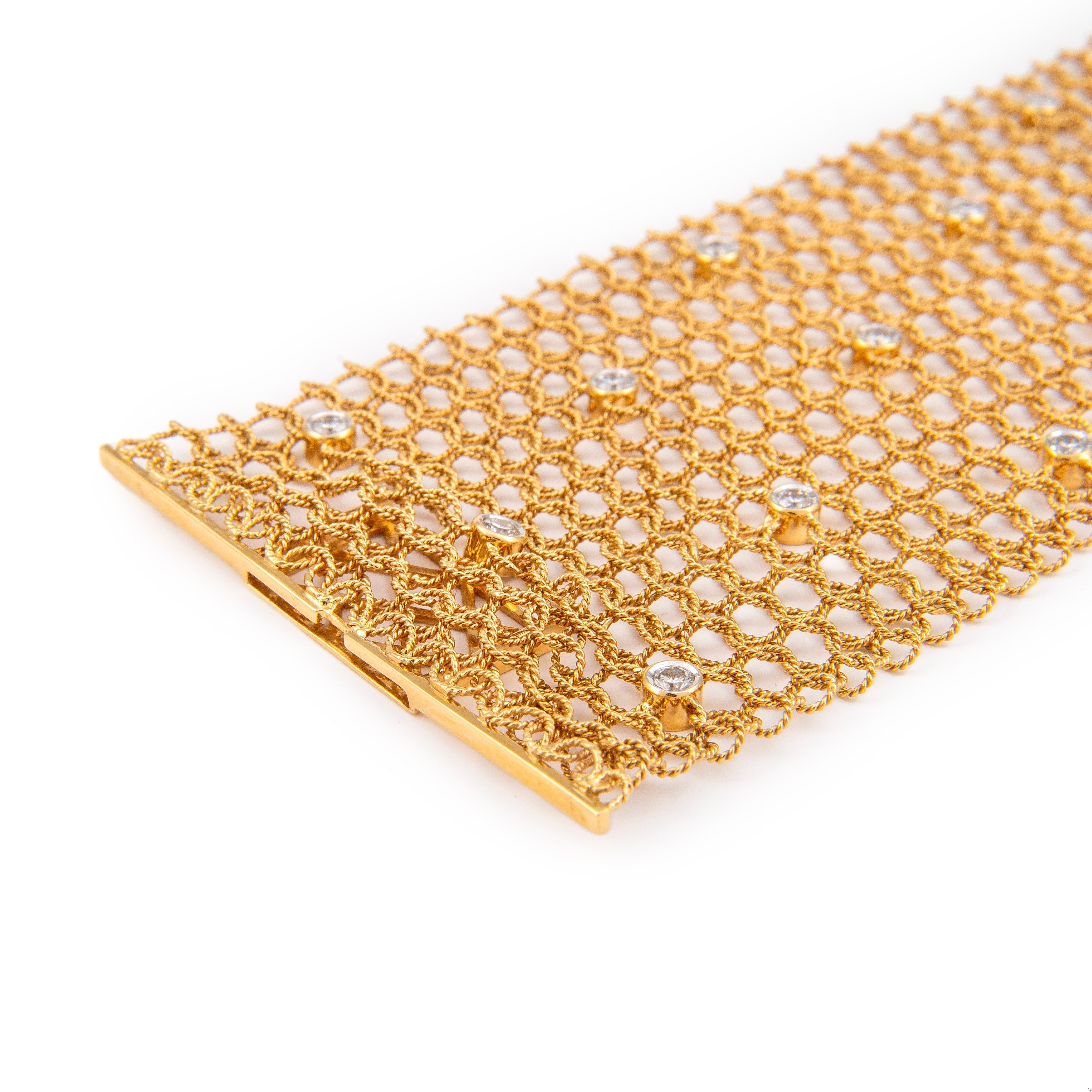 Italian Made 2.40ct Diamond & 18k Yellow Gold Lace Bracelet im Zustand „Neu“ im Angebot in BEVERLY HILLS, CA
