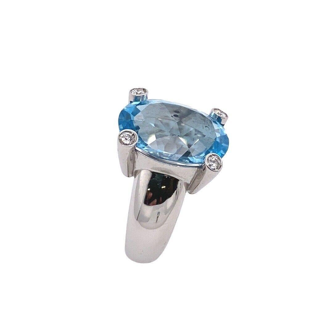 Italian Made 7.0ct Oval Facetted Blue Topaz Ring with a Diamond on Each Corner In Excellent Condition For Sale In London, GB