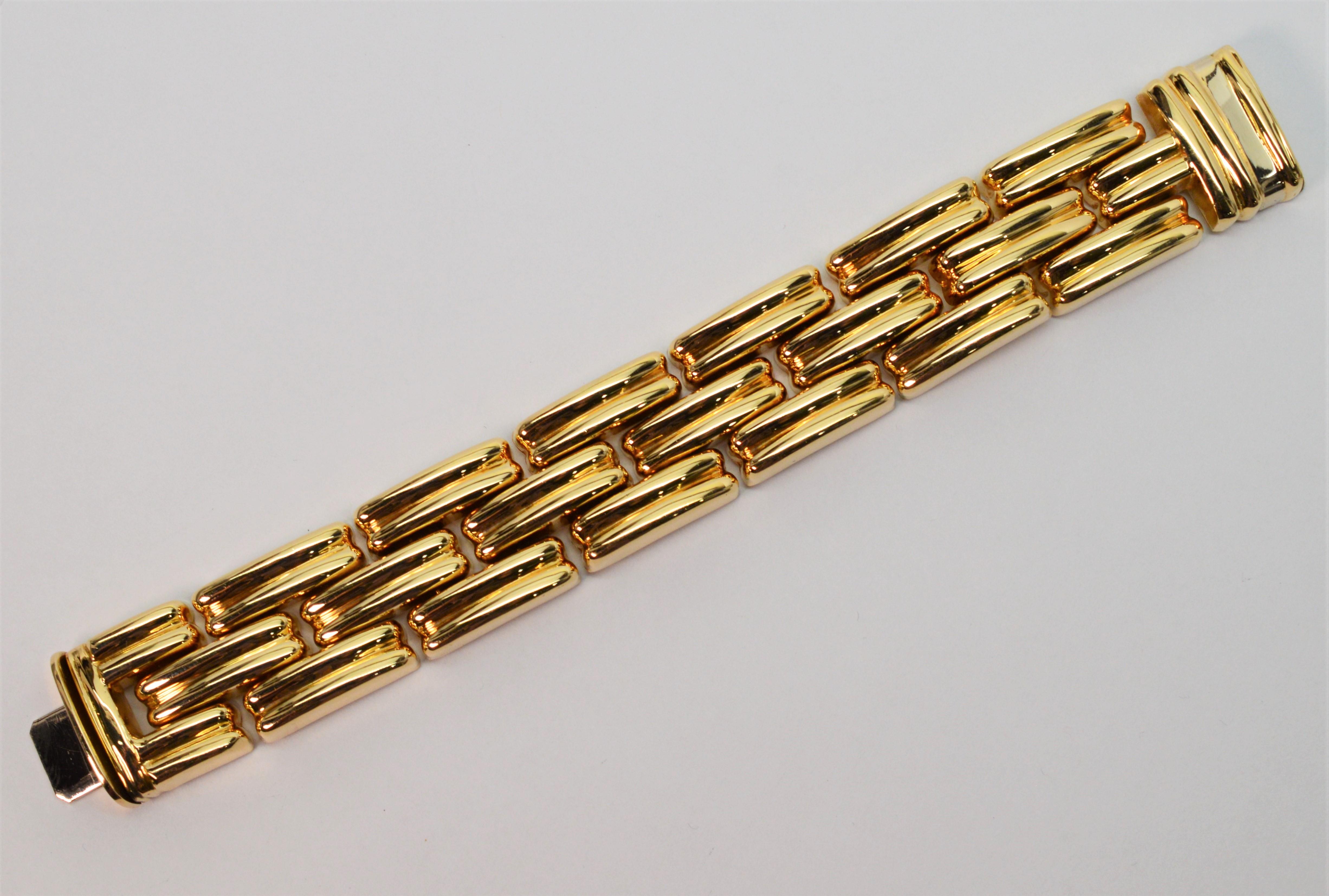 Italian Made Retro Style Yellow Gold Link Bracelet In Excellent Condition For Sale In Mount Kisco, NY