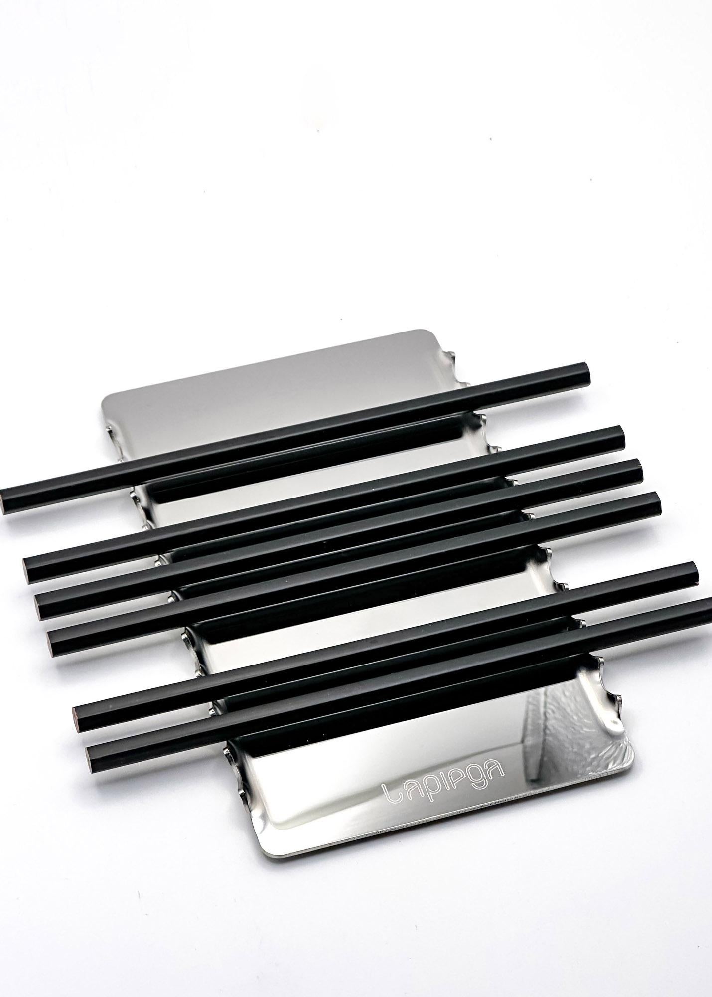 Horizontischer Stifthalter aus Edelstahl, Italienisch hergestellt, entworfen von Enrico Girotti im Angebot 2