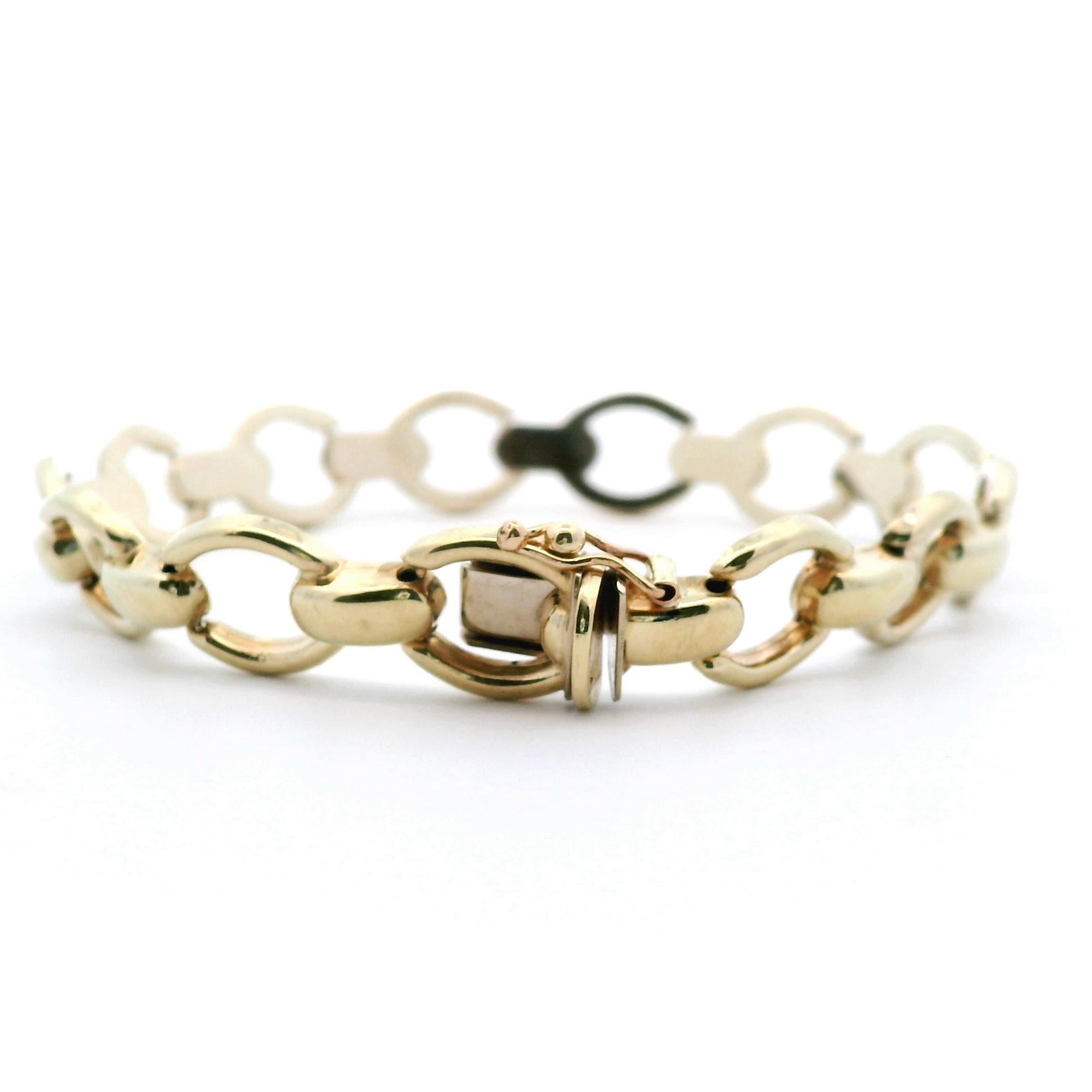 Bellissimo e moderno bracciale a maglie di produzione italiana.
Oro giallo 14 carati, 10,94 grammi, 7,5 pollici.
Su richiesta, una valutazione digitale aggiornata da parte di un GIA G.G. una volta acquistato. Contattateci per qualsiasi domanda.
