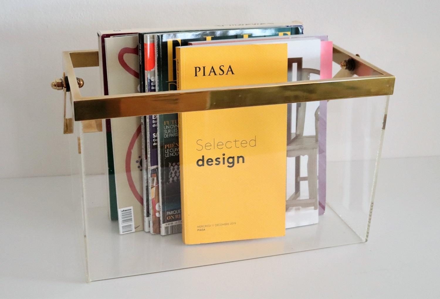 Italian Magazine Holder or Magazine Rack in Brass and Lucite, 1970s In Good Condition In Morazzone, Varese