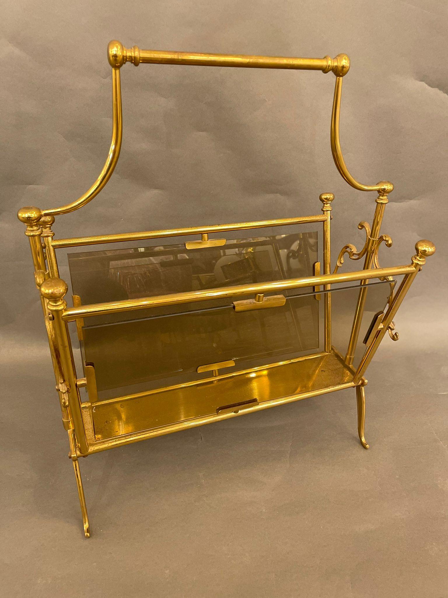 A fantastic magazine rack in brass and glass. Italy 1950s.