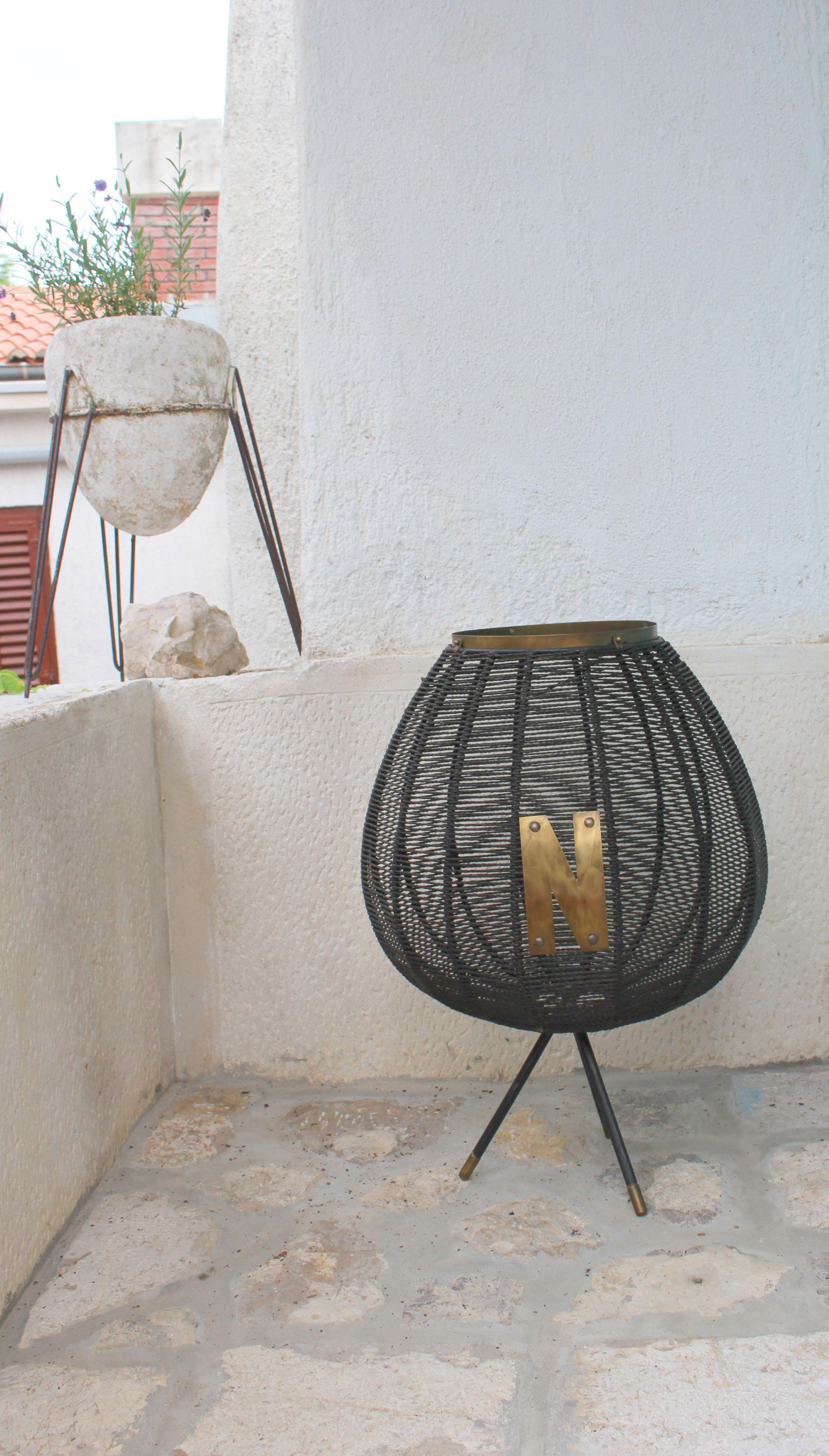 Italian Magazine Rack, Italy, 1950s In Good Condition For Sale In Los Angeles, CA