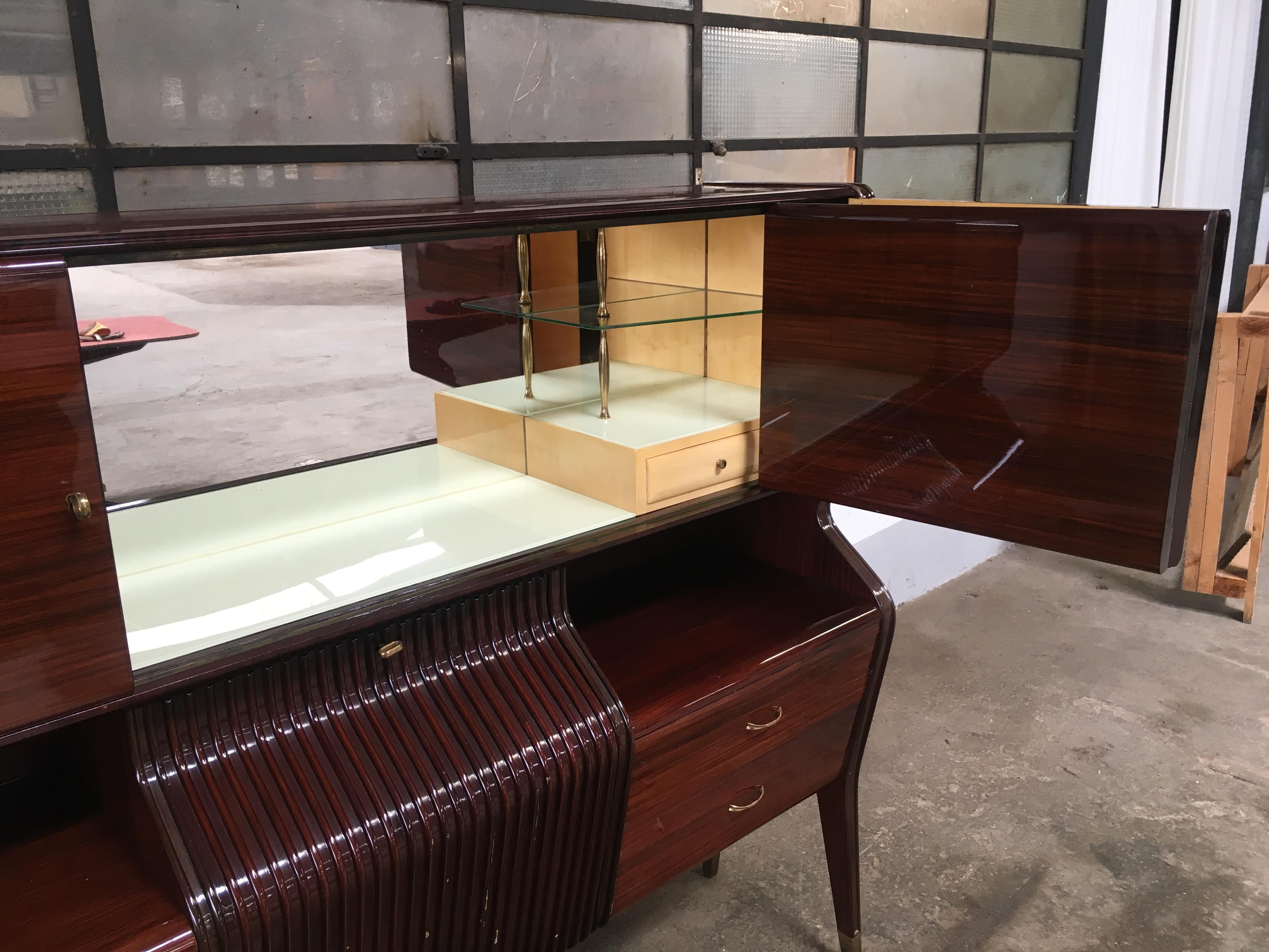 Italian Mahogany and Rosewood Borsani Cupboard Bar with Mirrored Interiors In Good Condition In Prato, IT