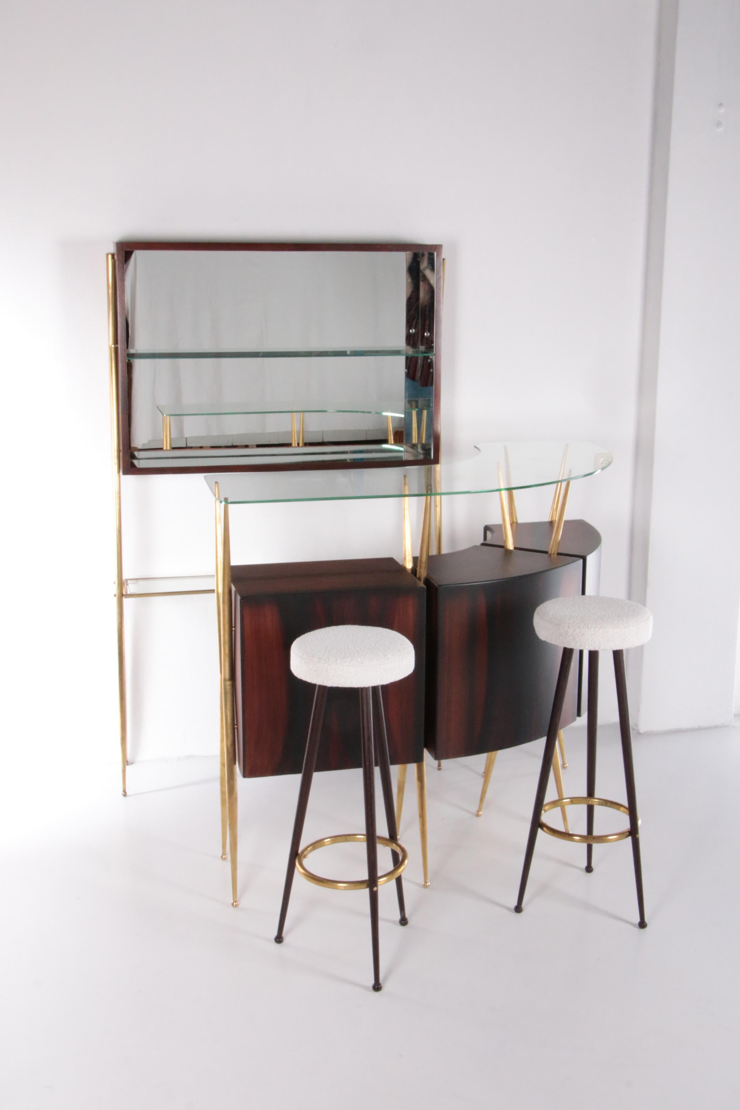 Italian Mahogany bar design by Cesare Lacca 1956 a complete set.

1950s Italian dry bar or home bar with bar cabinet and stools.

Italian Mahogany bar design by Cesare Lacca 1956 a complete set.

This stylish mid-century bar has a beautiful