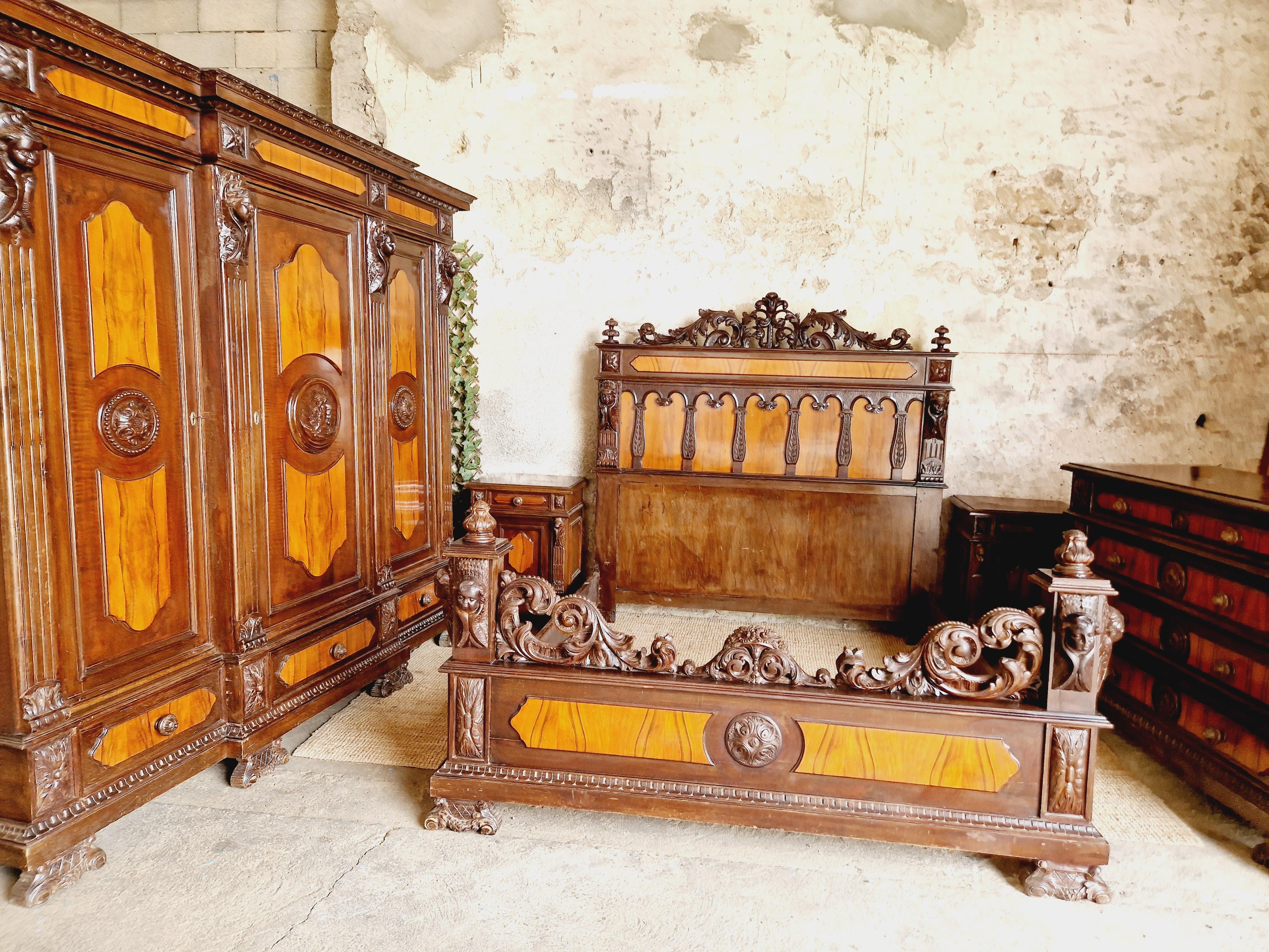 Antique Mahogany Bedroom Set Italian Renaissance  For Sale 5