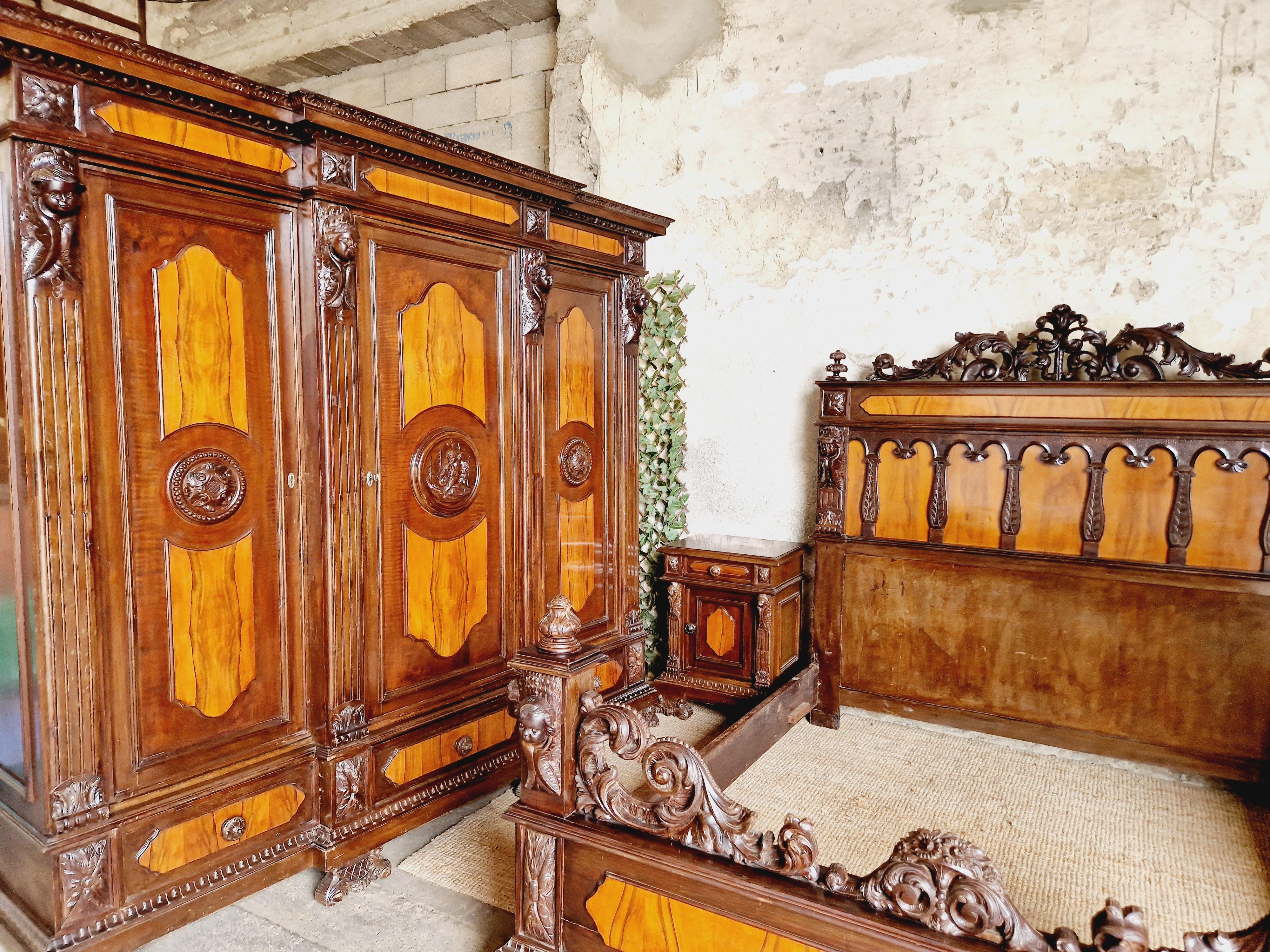 Antique Mahogany Bedroom Set Italian Renaissance  For Sale 10