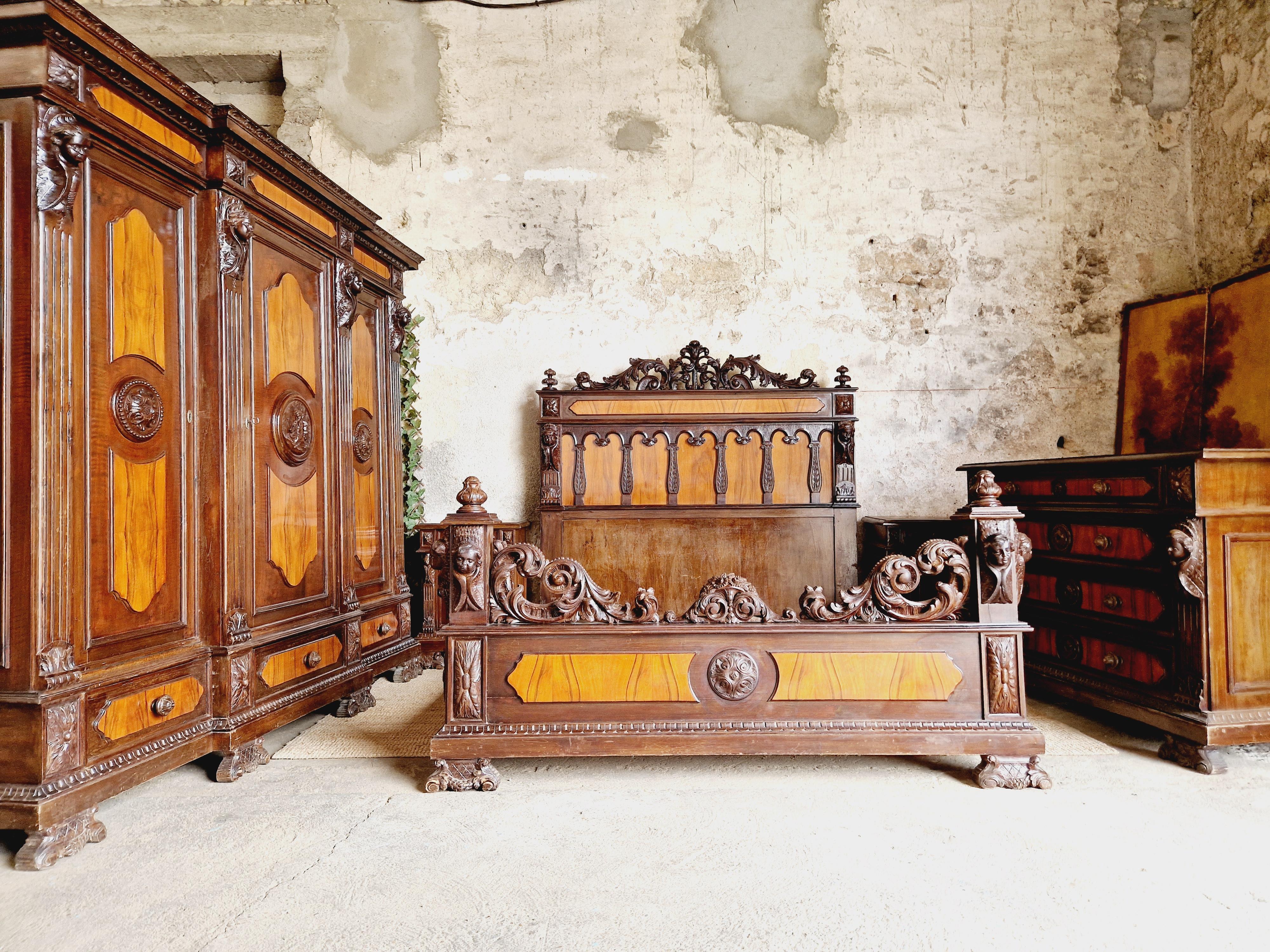 Antikes italienisches Mahagoni-Schlafzimmer-Set aus der Renaissance  im Angebot 10