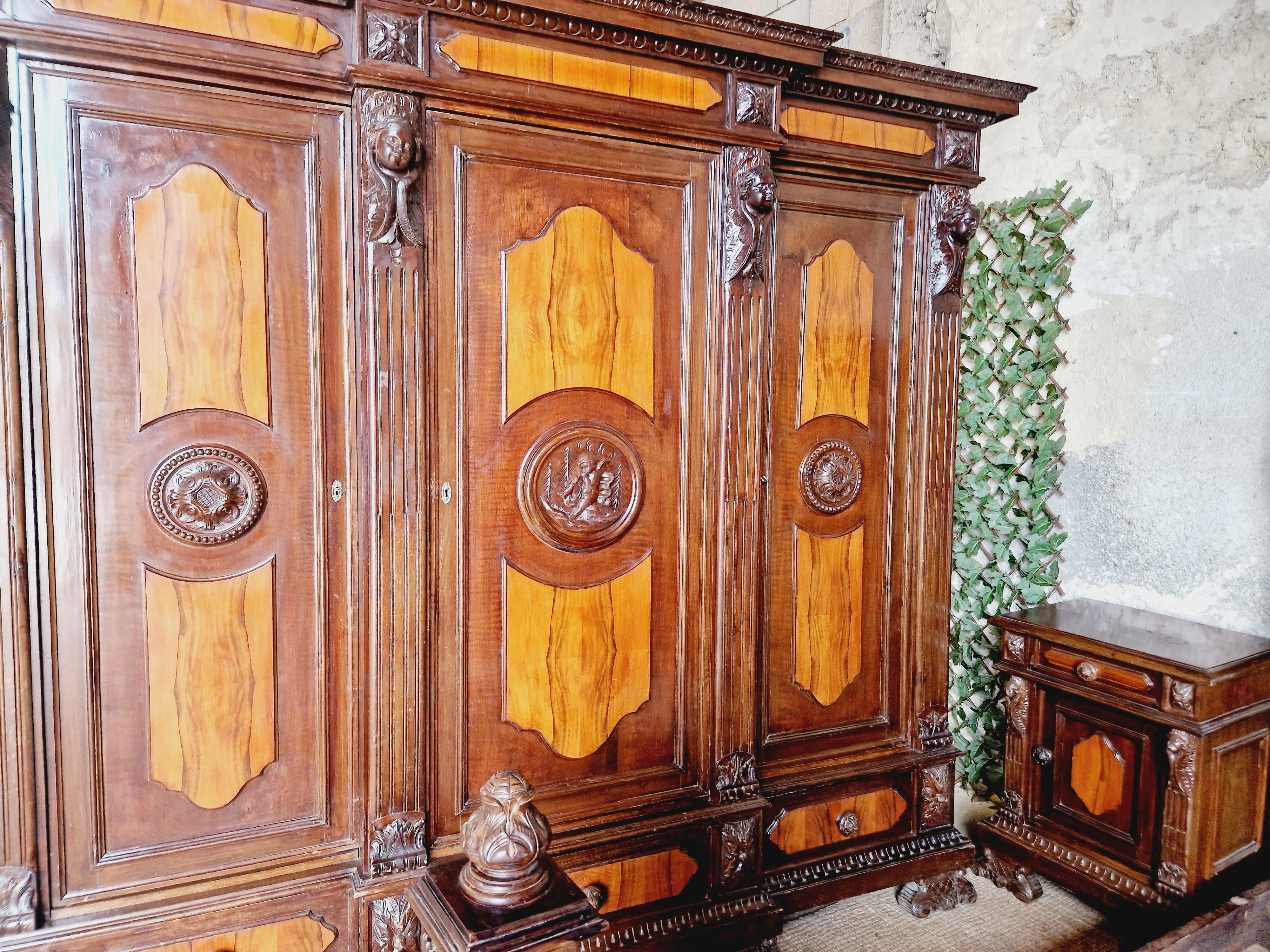 Antikes italienisches Mahagoni-Schlafzimmer-Set aus der Renaissance  im Angebot 1