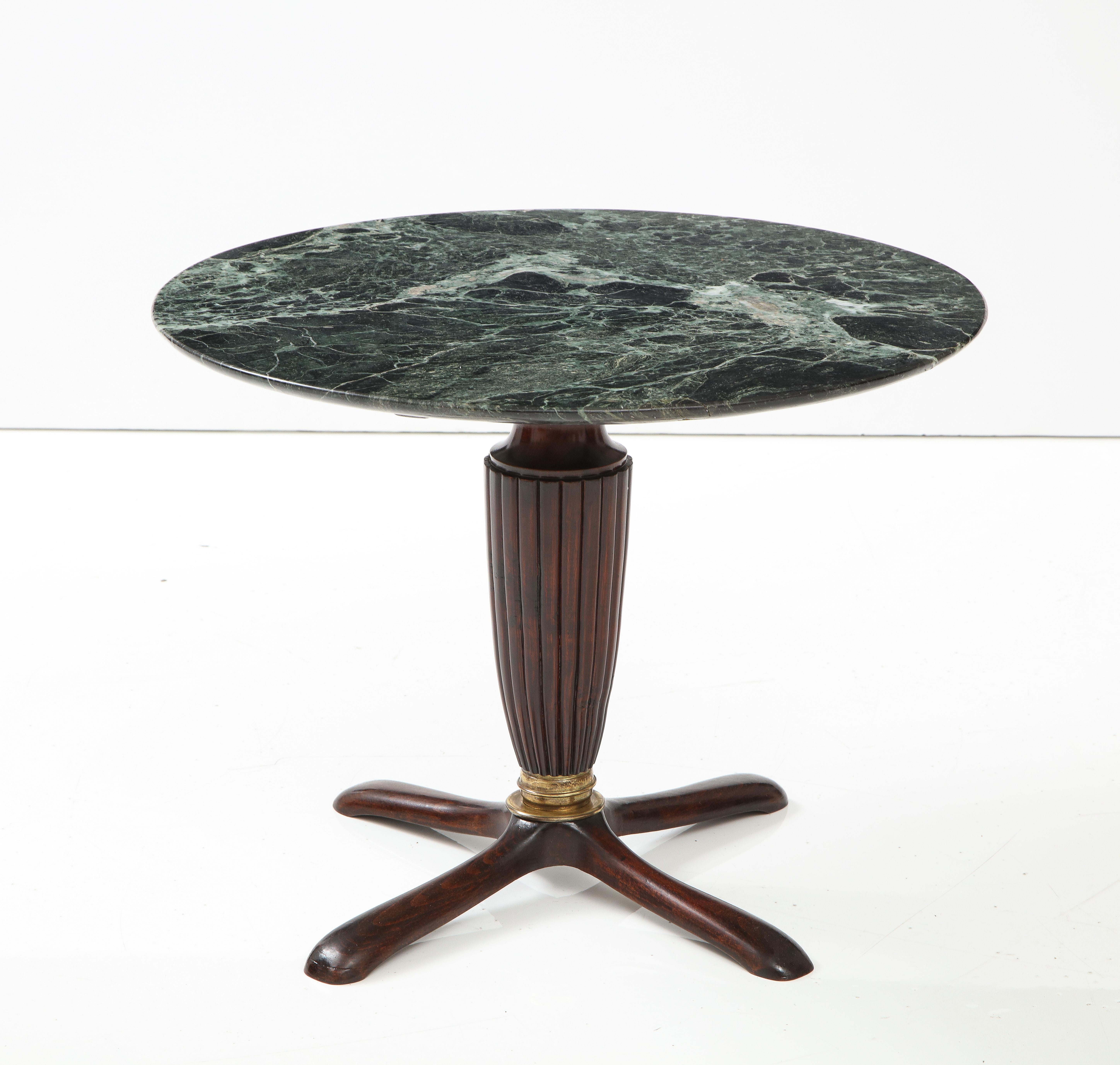 Italian Mahogany circular side table with Verdi Alpi marble top, 1940's. The pedestal fluted base of baluster form with a striking brass banding above the four splayed leg supports. 
Italy, circa 1940 
Size: 18 3/4