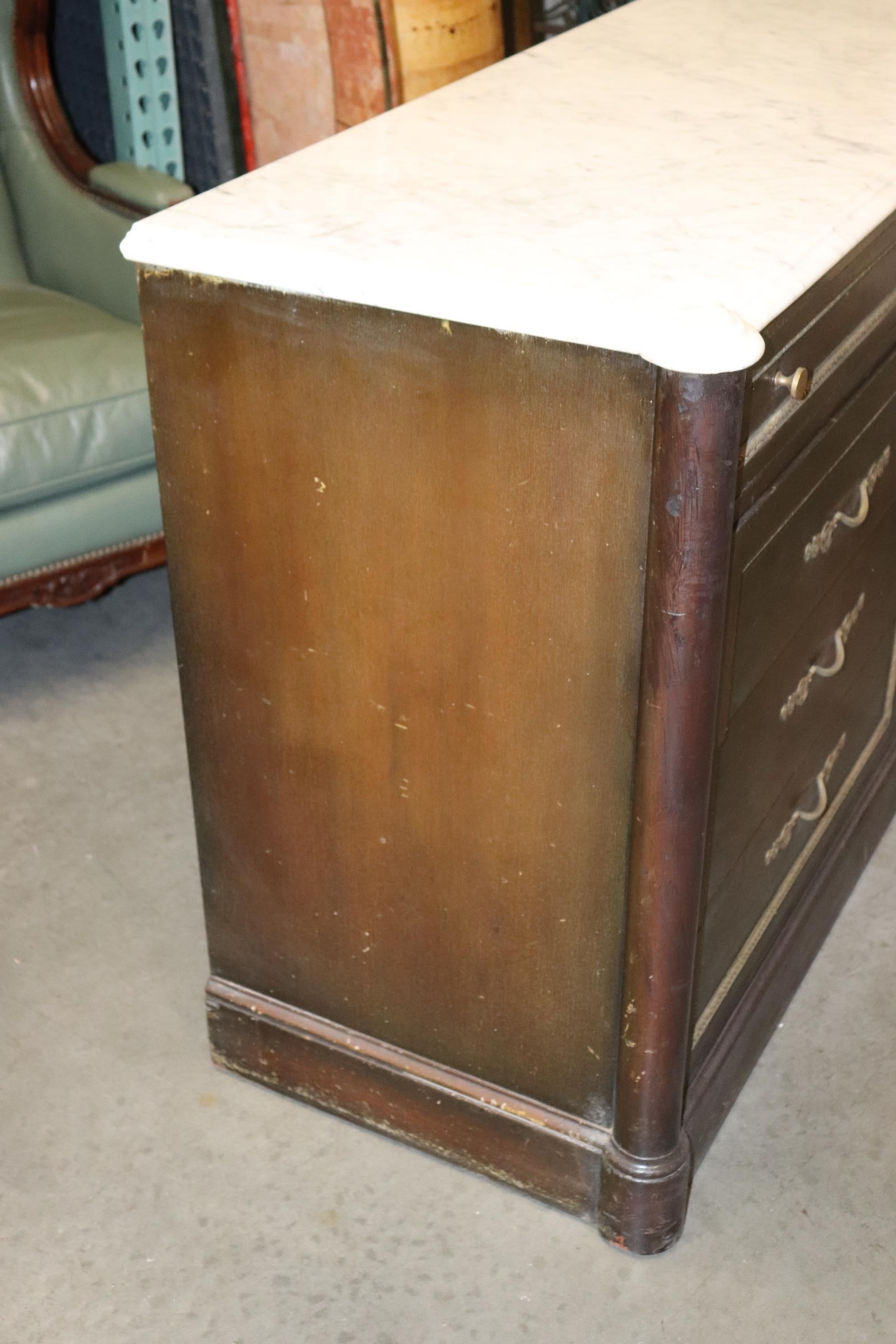 Italian Mahogany Neoclassical Style 1940s era Bronze Mounted Marble Top Dresser For Sale 14