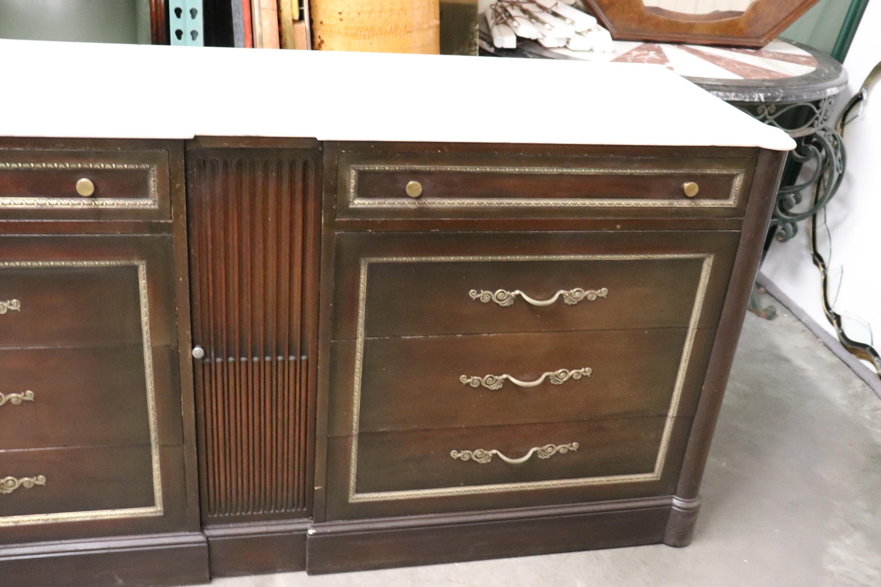 Italian Mahogany Neoclassical Style 1940s era Bronze Mounted Marble Top Dresser In Good Condition For Sale In Swedesboro, NJ