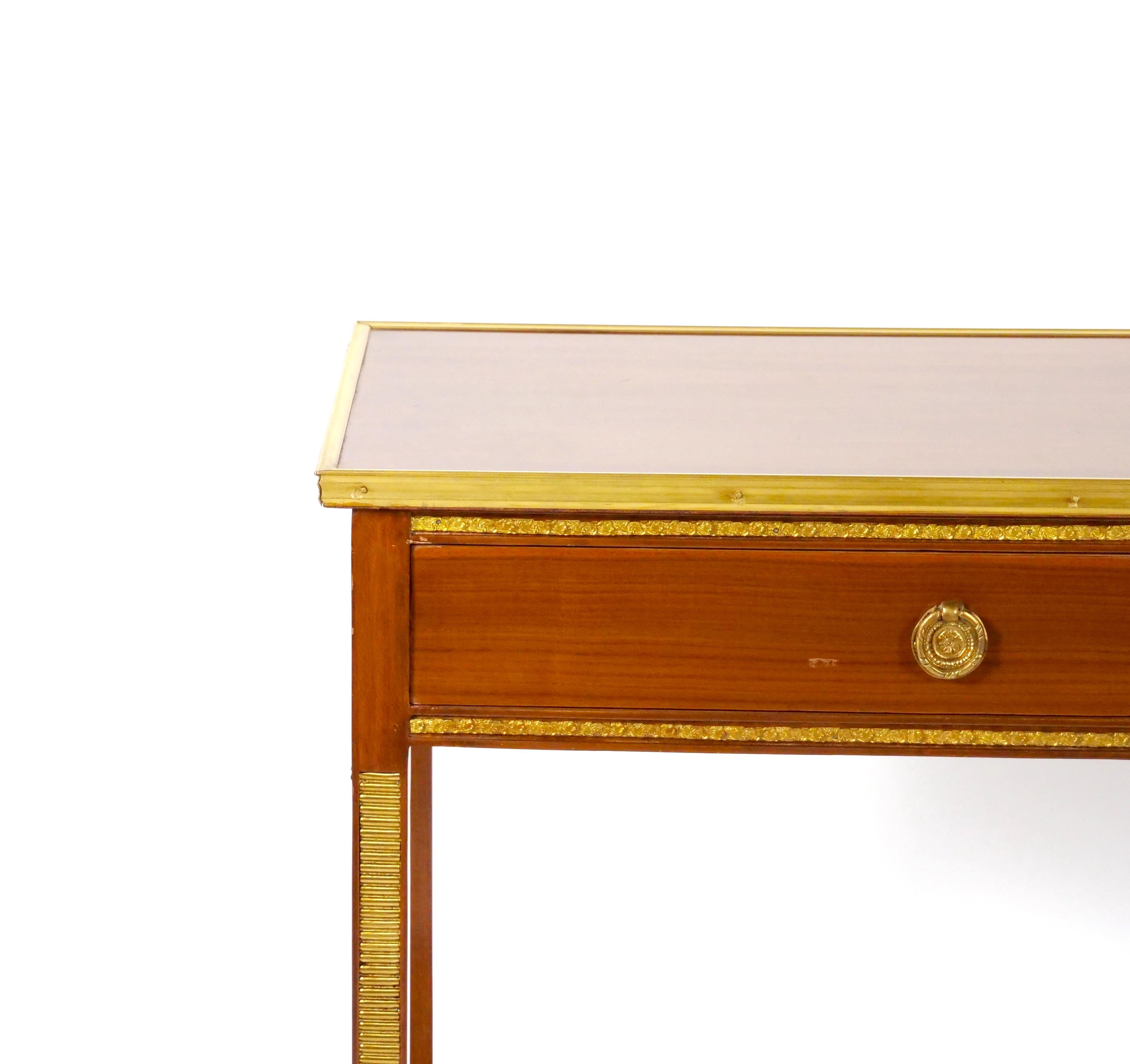 Table de salle / serveur en bois d'acajou / parcellaire doré de style néoclassique italien Bon état - En vente à Tarry Town, NY