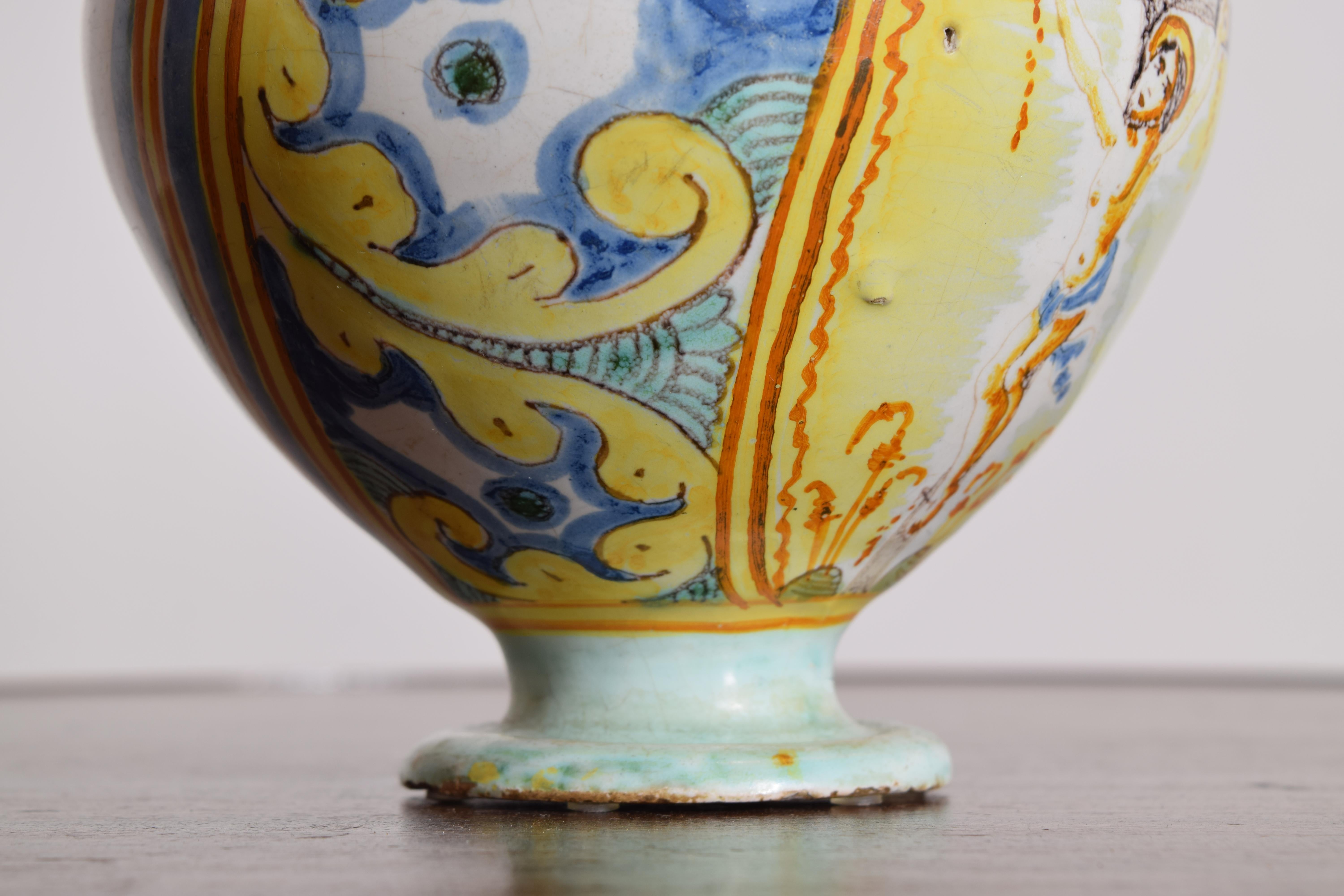 Vaso con piede in maiolica italiana, XVIII secolo In condizioni discrete in vendita a Atlanta, GA