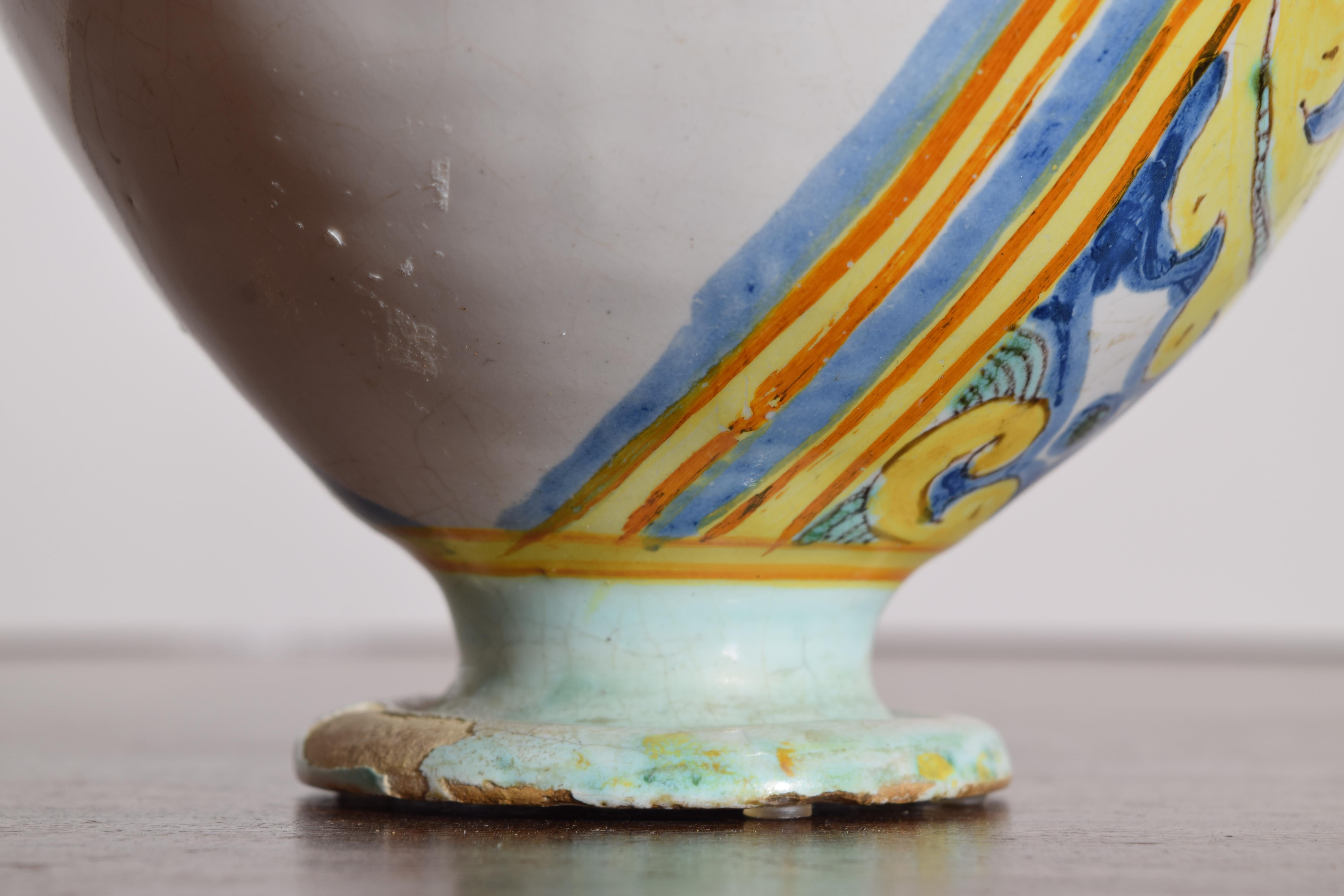 Cotto Vaso con piede in maiolica italiana, XVIII secolo in vendita