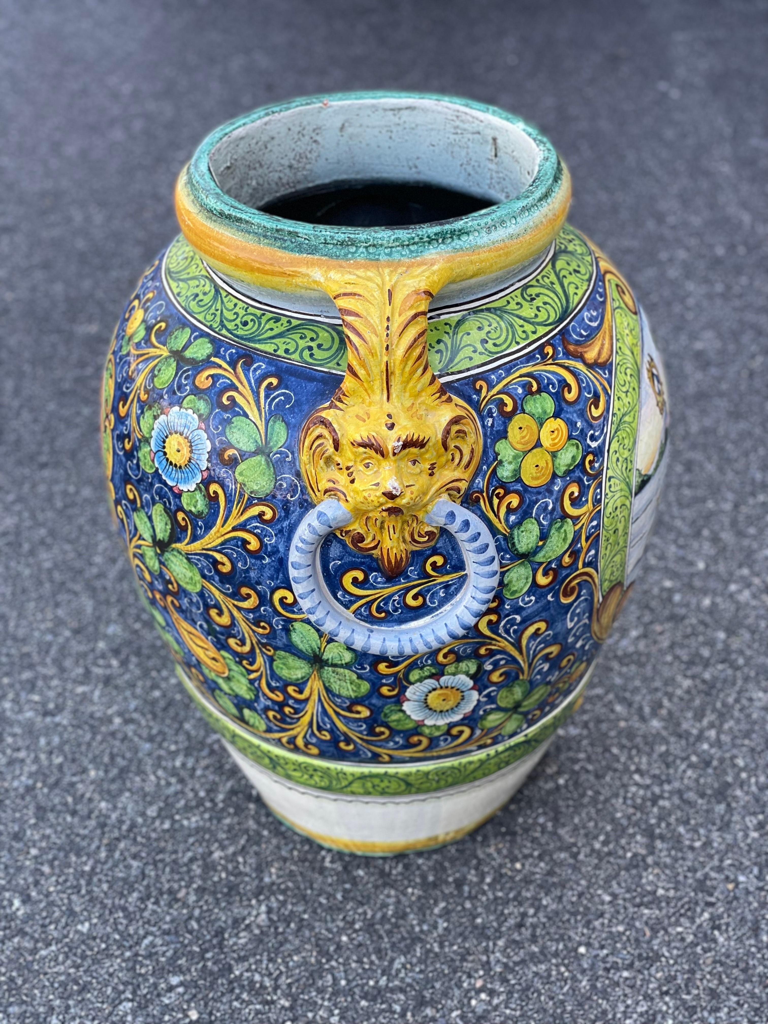 Italian Maiolica Painted Large Pot In Good Condition For Sale In Southampton, NY