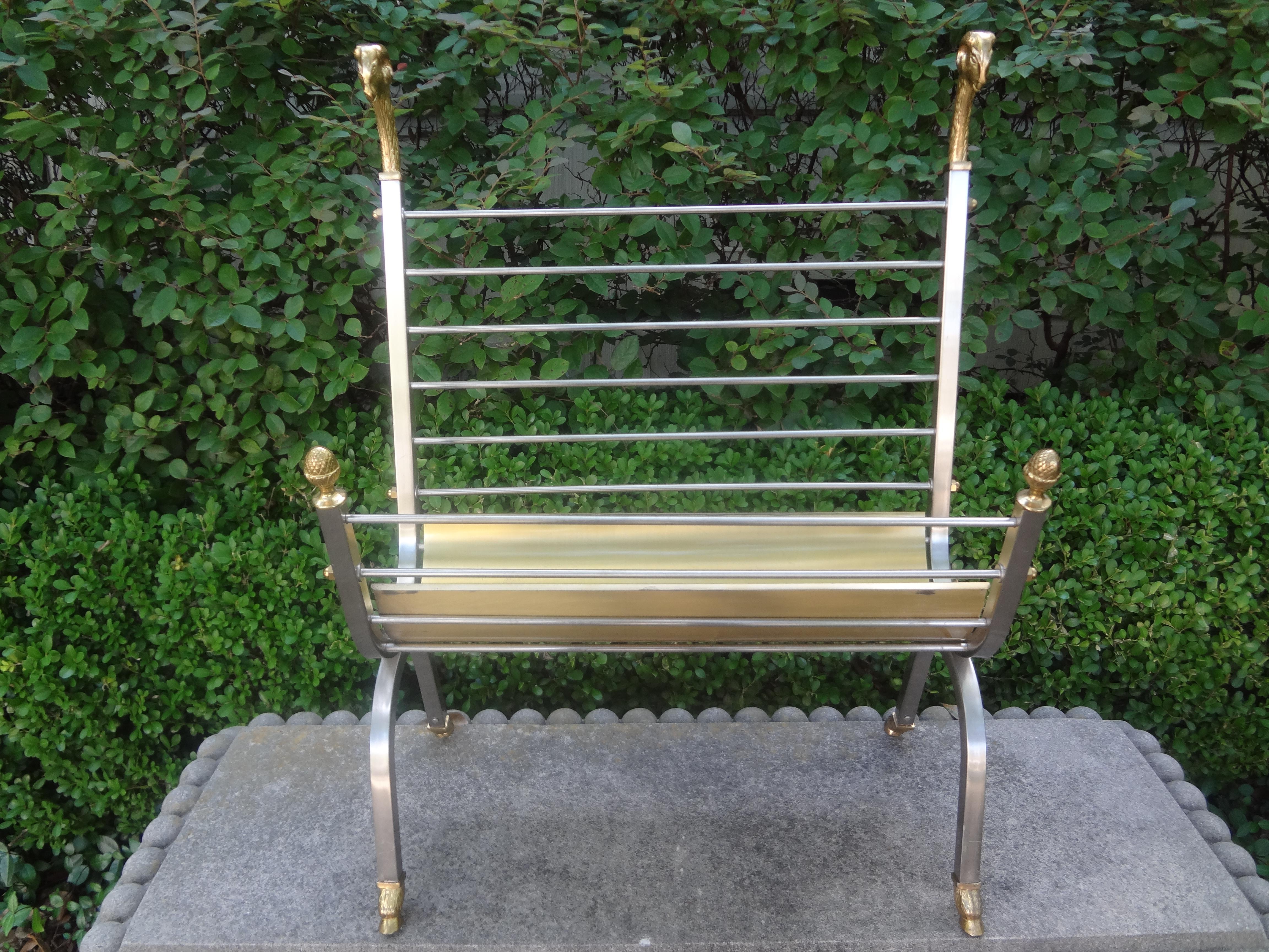 Italian Steel and Brass Magazine Rack, Maison Jansen Style.
Hollywood Regency steel and brass magazine rack, magazine stand, or magazine holder with brass ram’s heads and paw feet after Maison Jansen.
This midcentury Italian magazine rack would