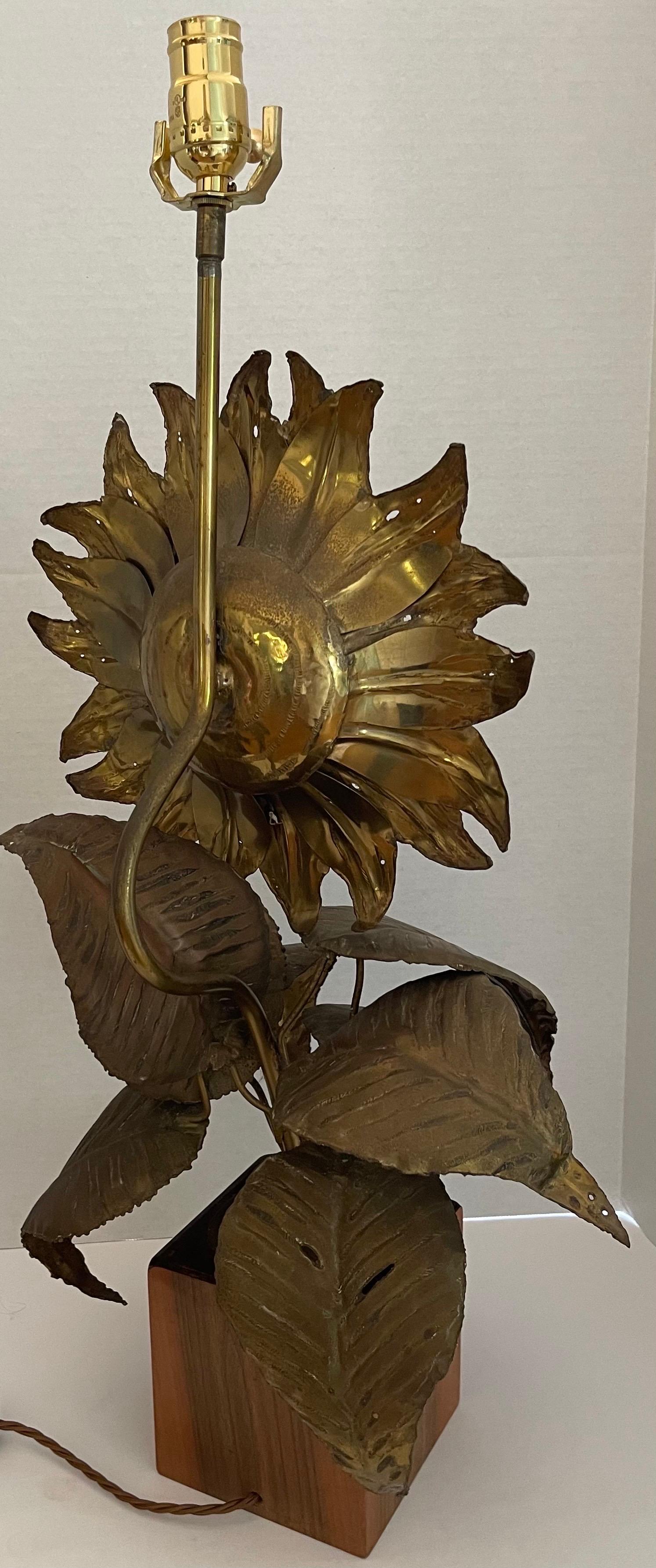 Grande lampe tournesol italienne Maison Rassi en laiton en vente 4