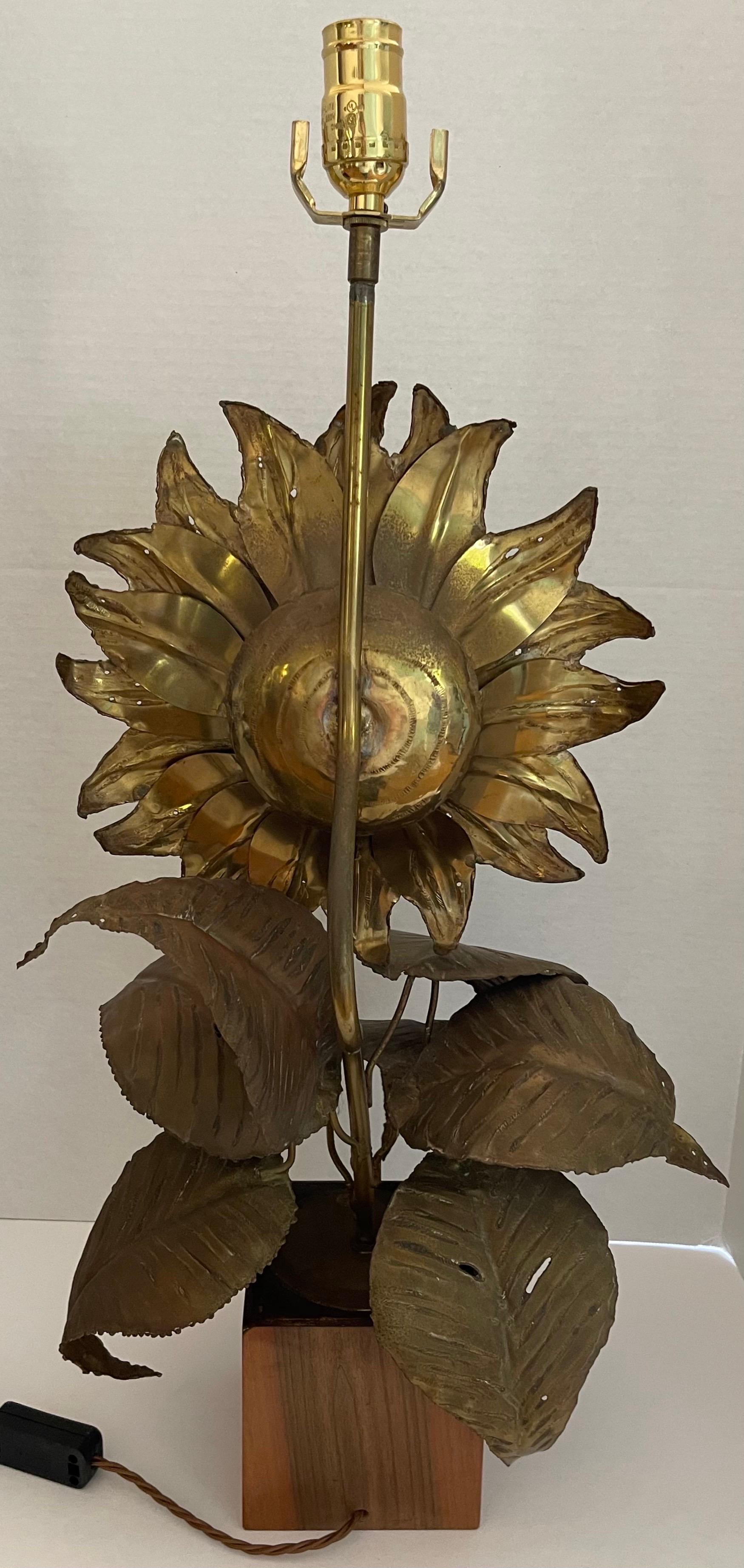 Grande lampe tournesol italienne Maison Rassi en laiton en vente 5