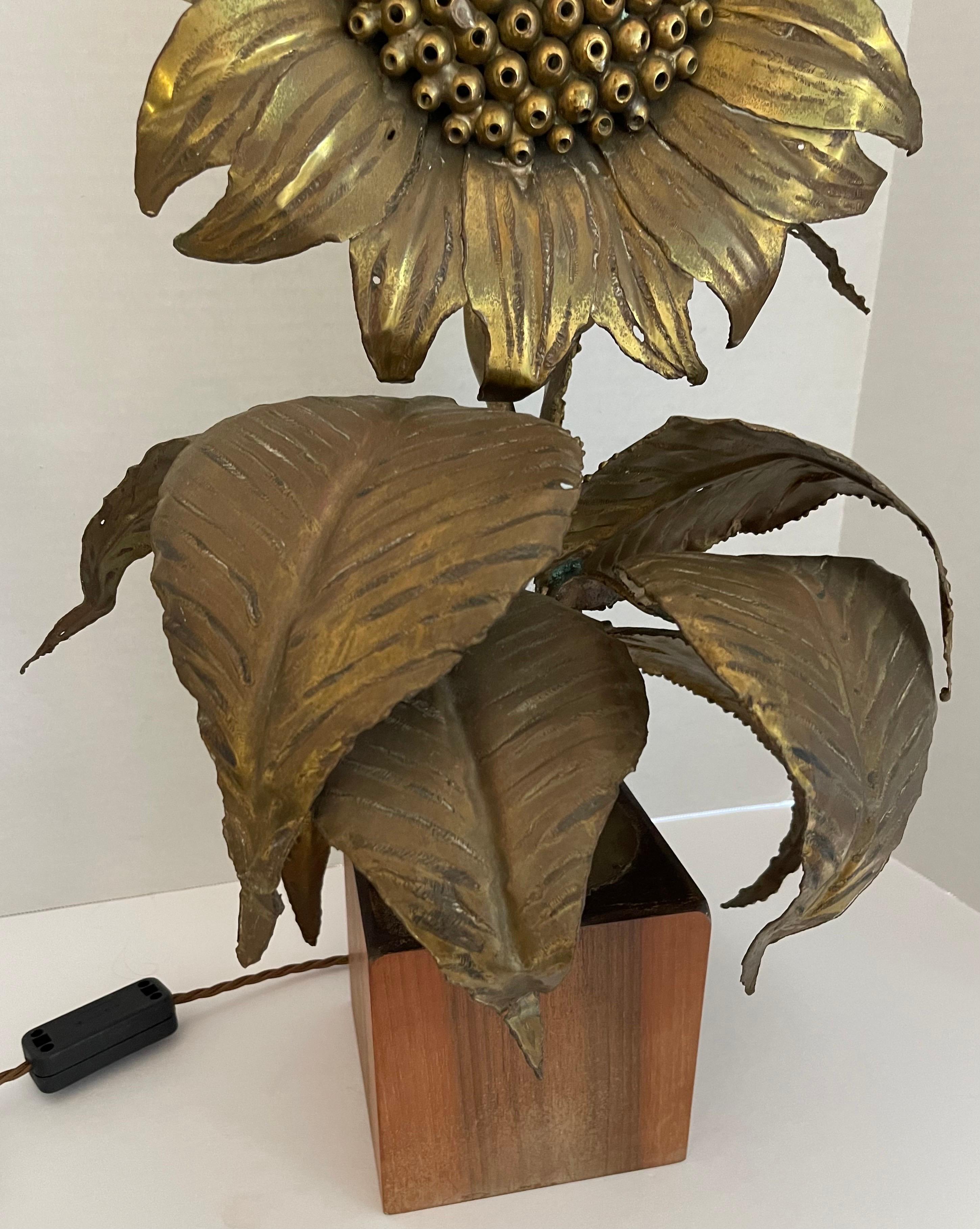 Fin du 20e siècle Grande lampe tournesol italienne Maison Rassi en laiton en vente