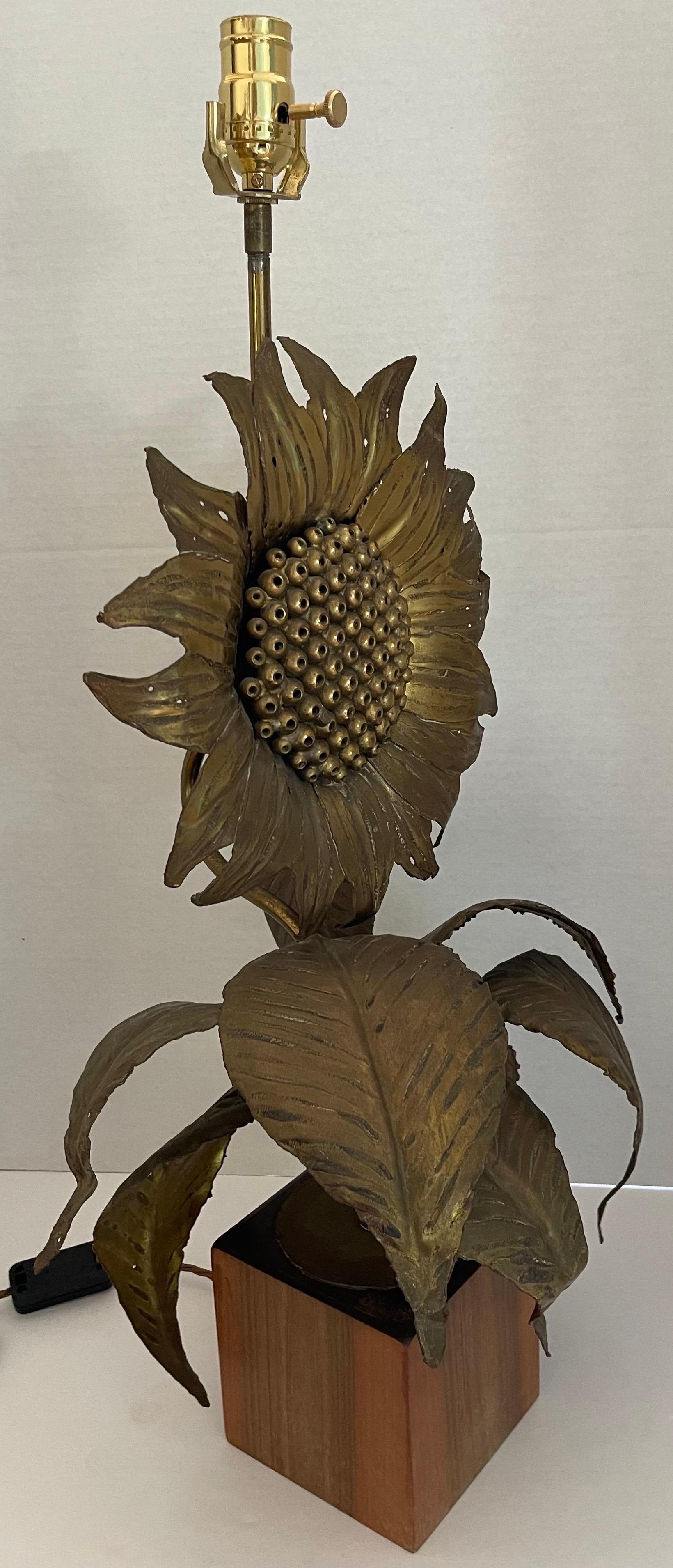 Grande lampe tournesol italienne Maison Rassi en laiton en vente 1