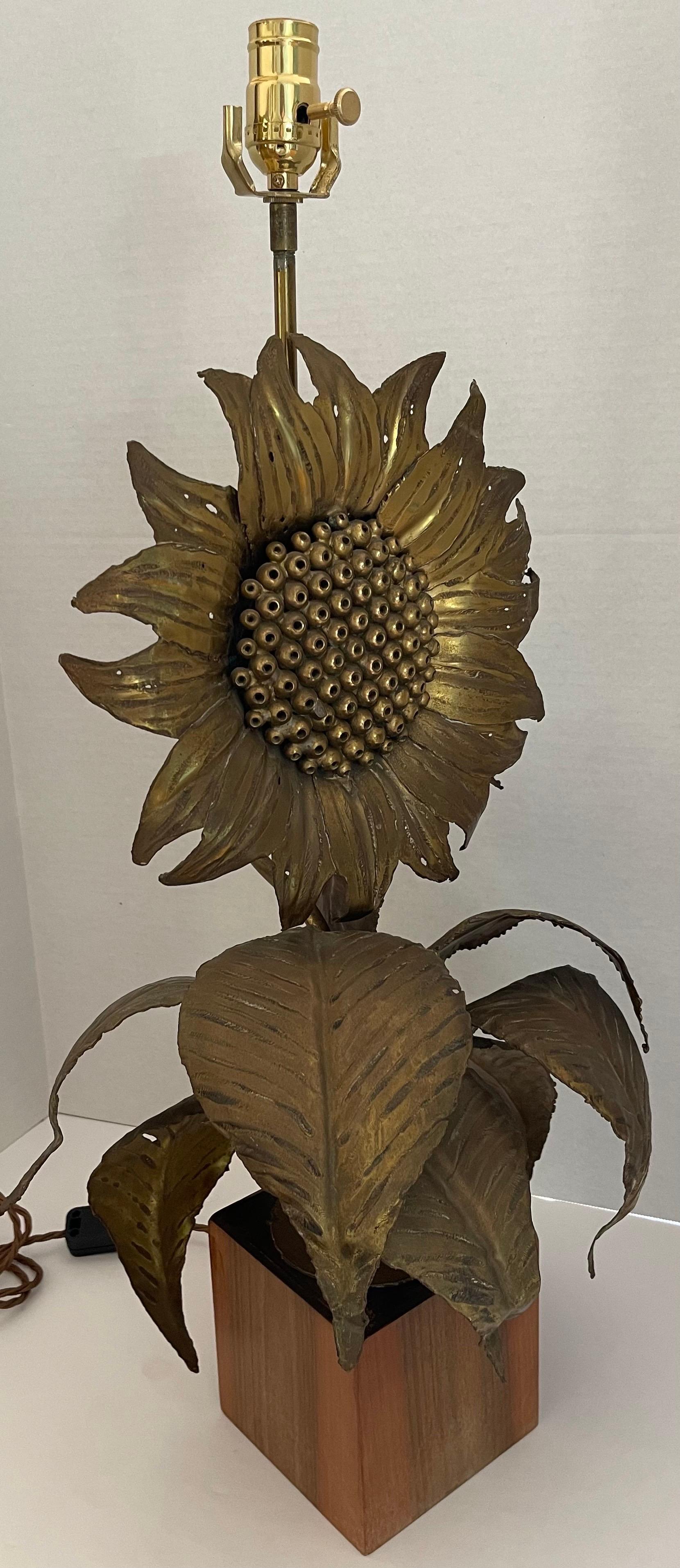 Grande lampe tournesol italienne Maison Rassi en laiton en vente 2