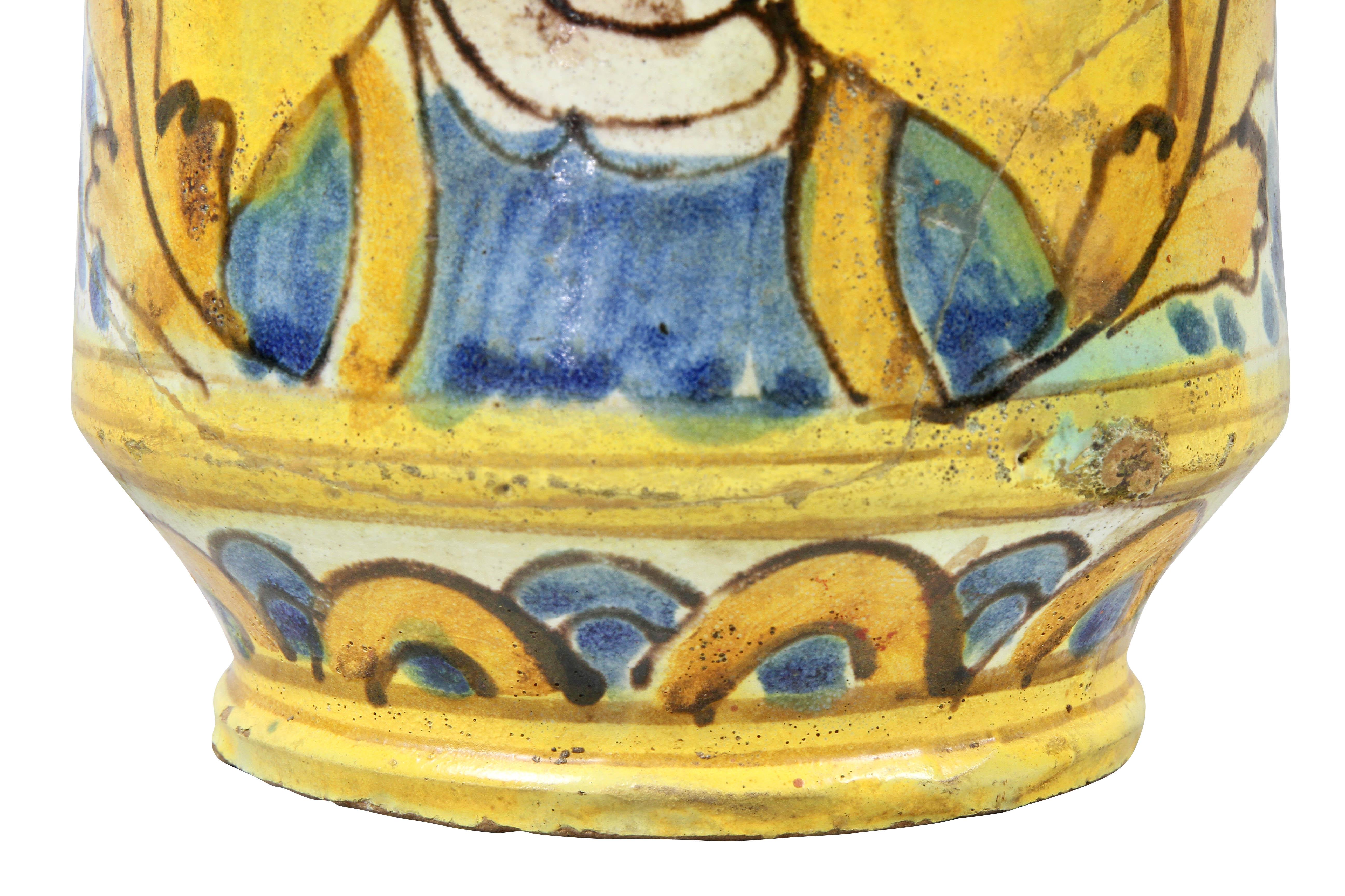 Circular with waisted body with central portrait of a man with a hat.