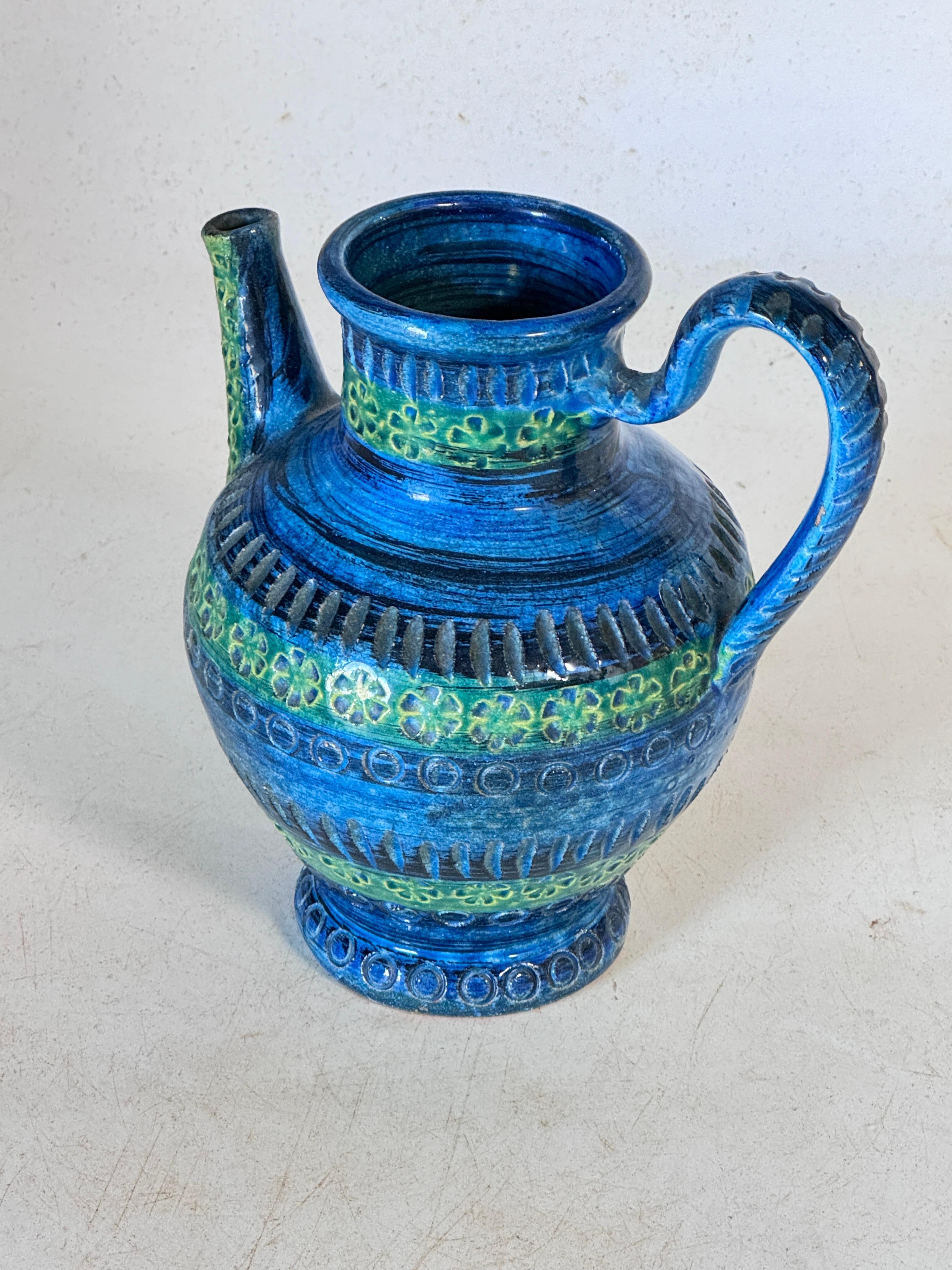 Italian Majolica Ceramic Jug Goemetrical decor Pattern Blue and Green Circa 1960 For Sale 2