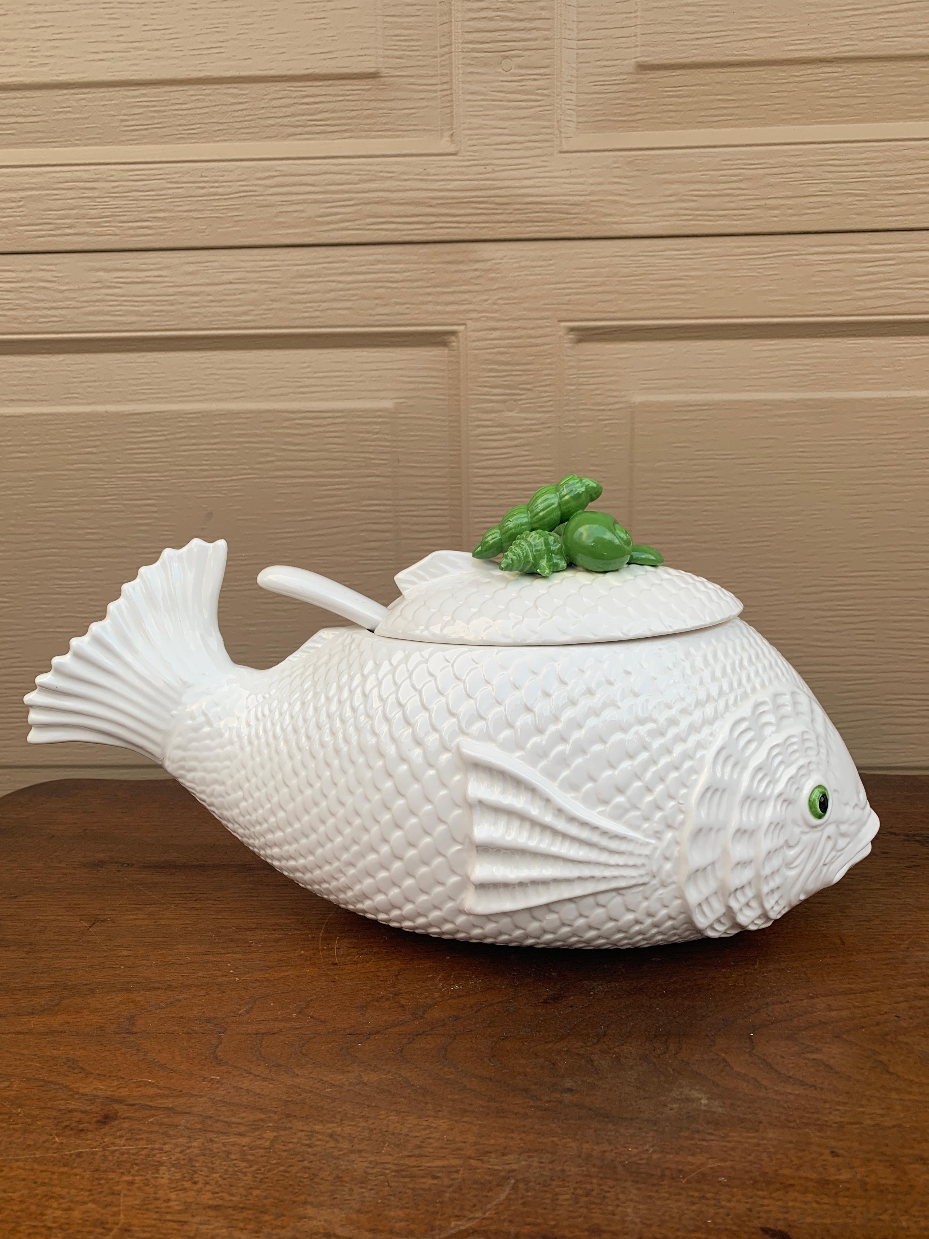 Italian Majolica Ceramic Trompe l'Oeil Fish Covered Tureen For Sale 4