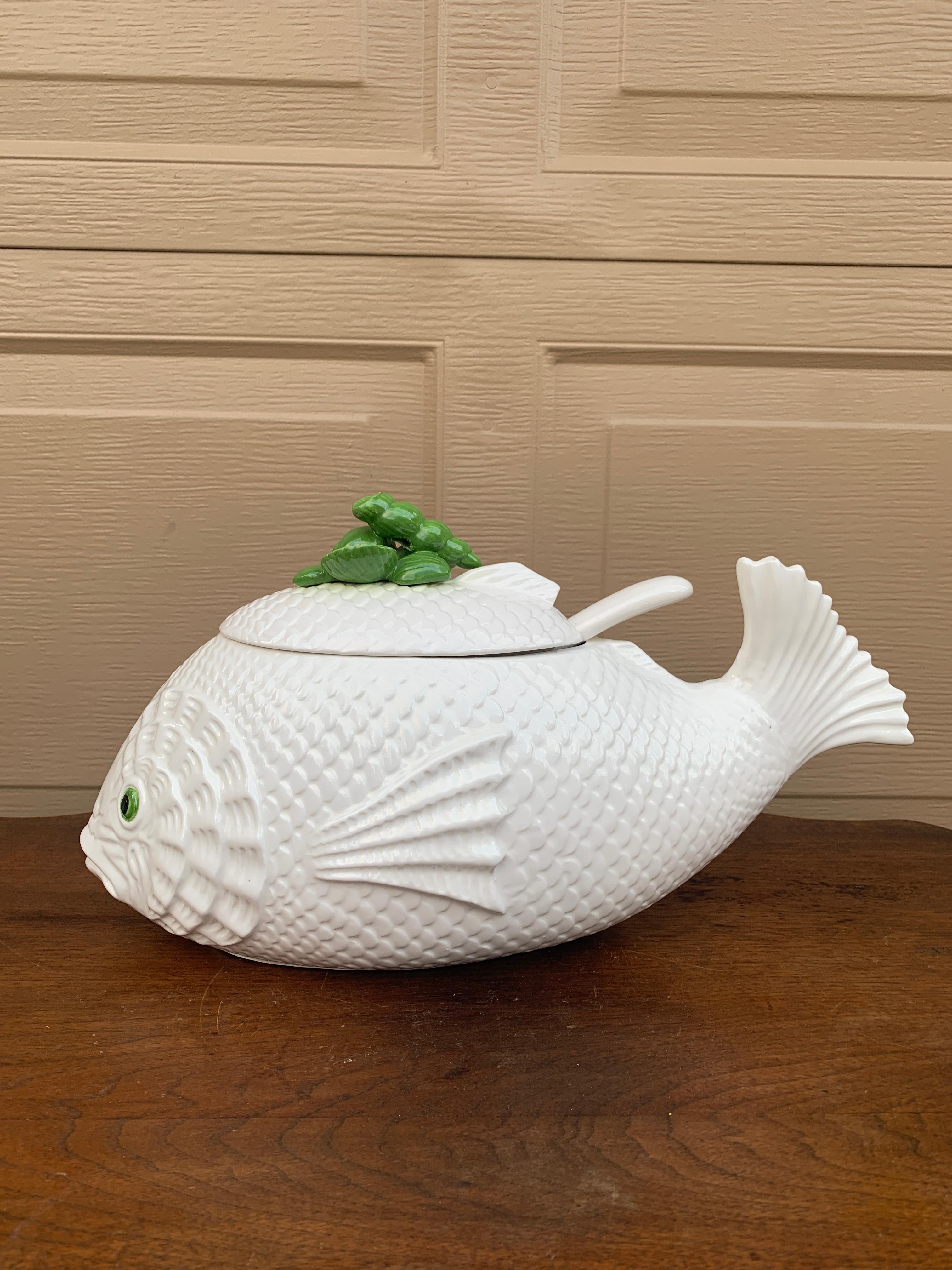 A gorgeous majolica ceramic trompe l'Oeil fish covered soup tureen with ladle and shells on the lid

By Fitz and Floyd

Italy, Circa 1980s

Measures: 17