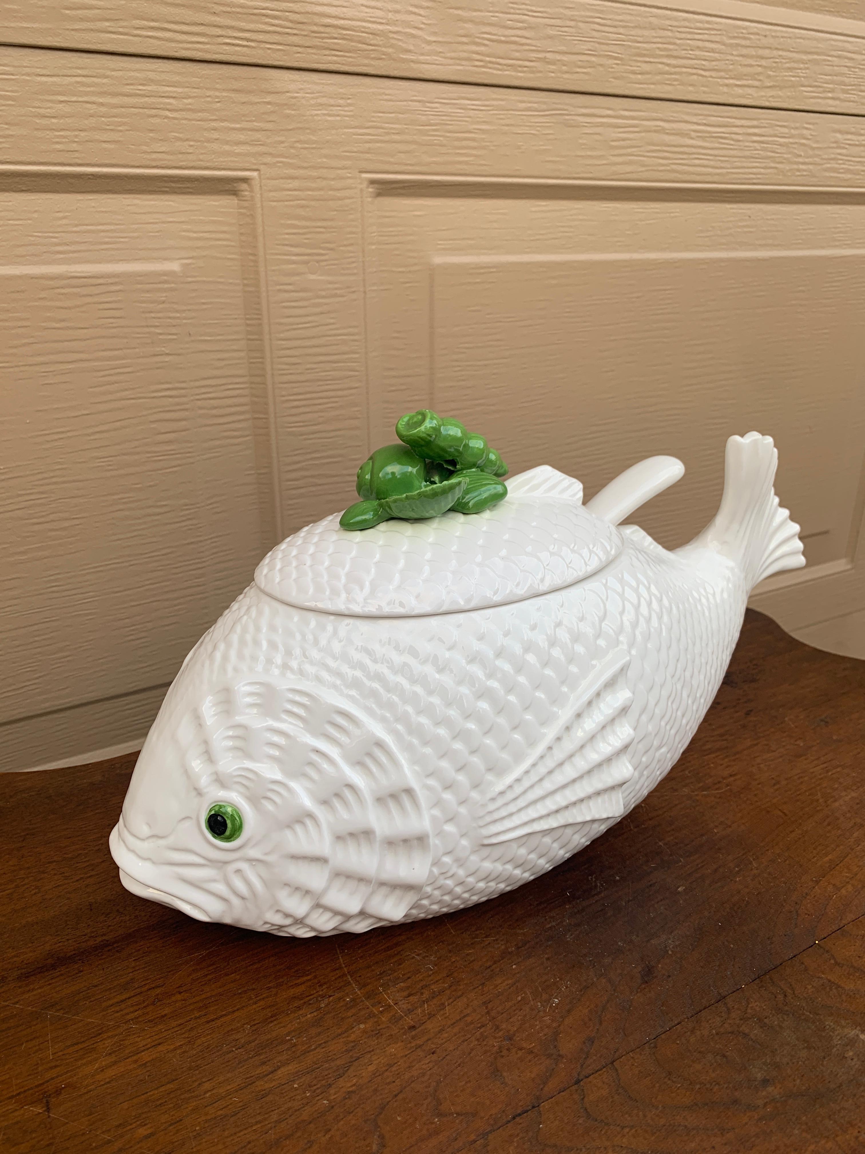 French Provincial Italian Majolica Ceramic Trompe l'Oeil Fish Covered Tureen For Sale