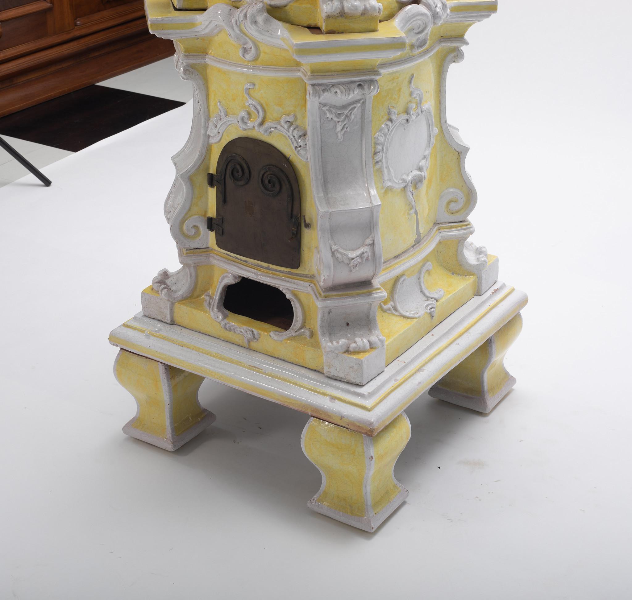 Italienischer Majolika-Ofen aus glasierter Terrakotta (20. Jahrhundert) im Angebot
