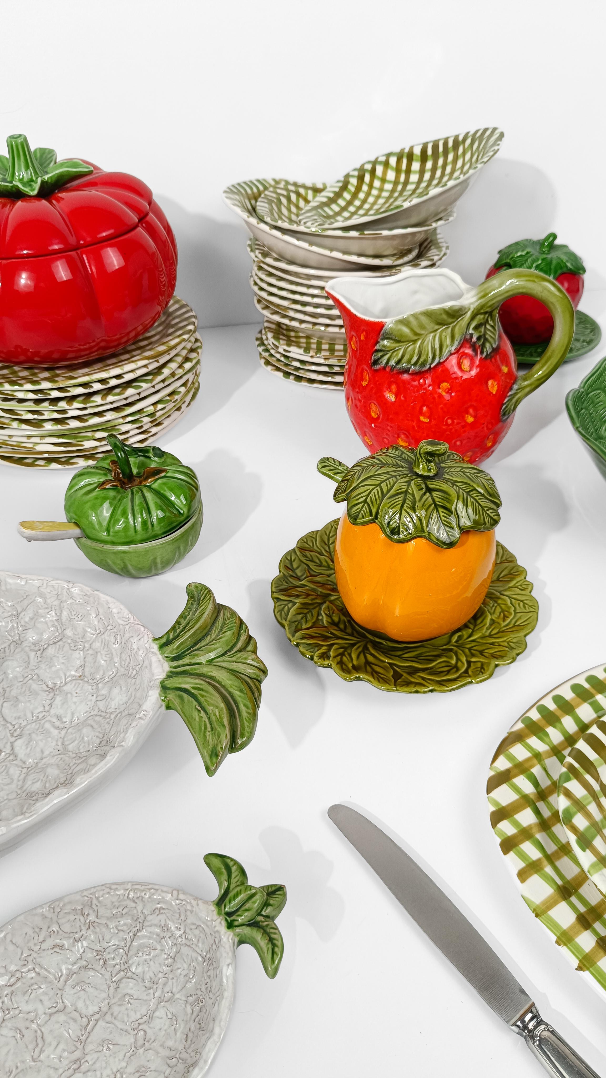Salsera de mayólica italiana con forma de tomate verde de Italica ARS, años 70 en venta 5