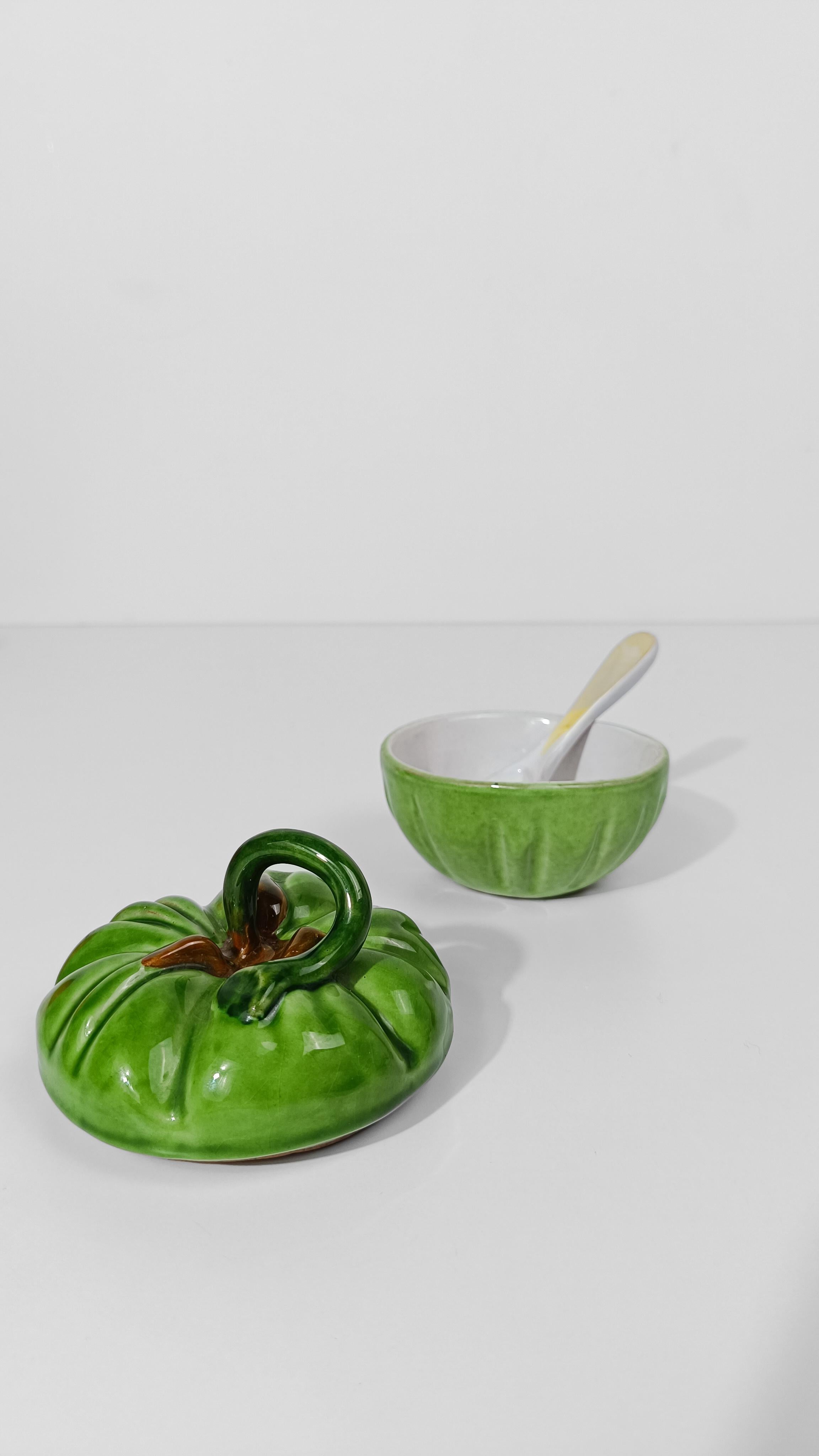 Salsera de mayólica italiana con forma de tomate verde de Italica ARS, años 70 Italiano en venta