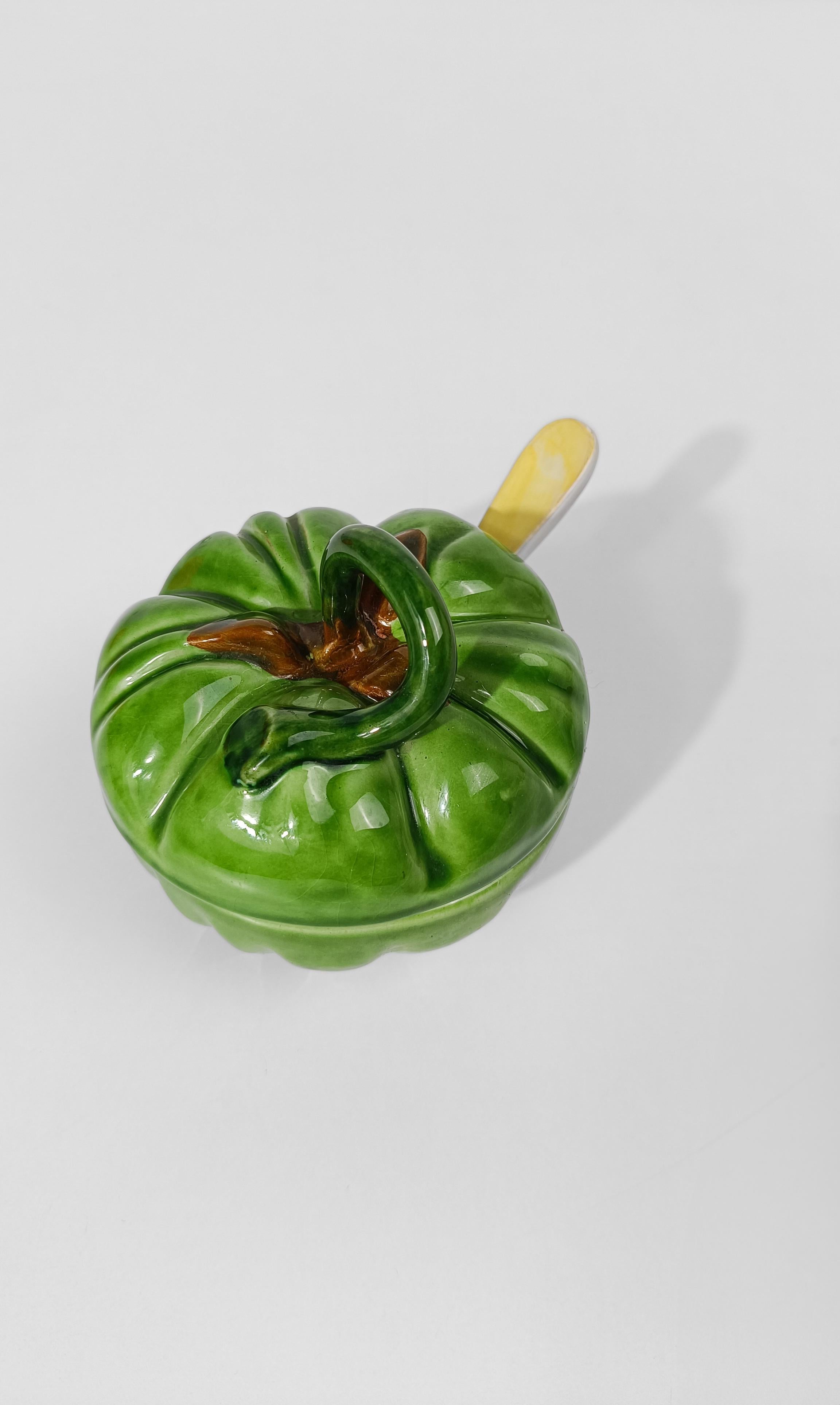 Salsera de mayólica italiana con forma de tomate verde de Italica ARS, años 70 en Bueno estado para la venta en Roma, IT