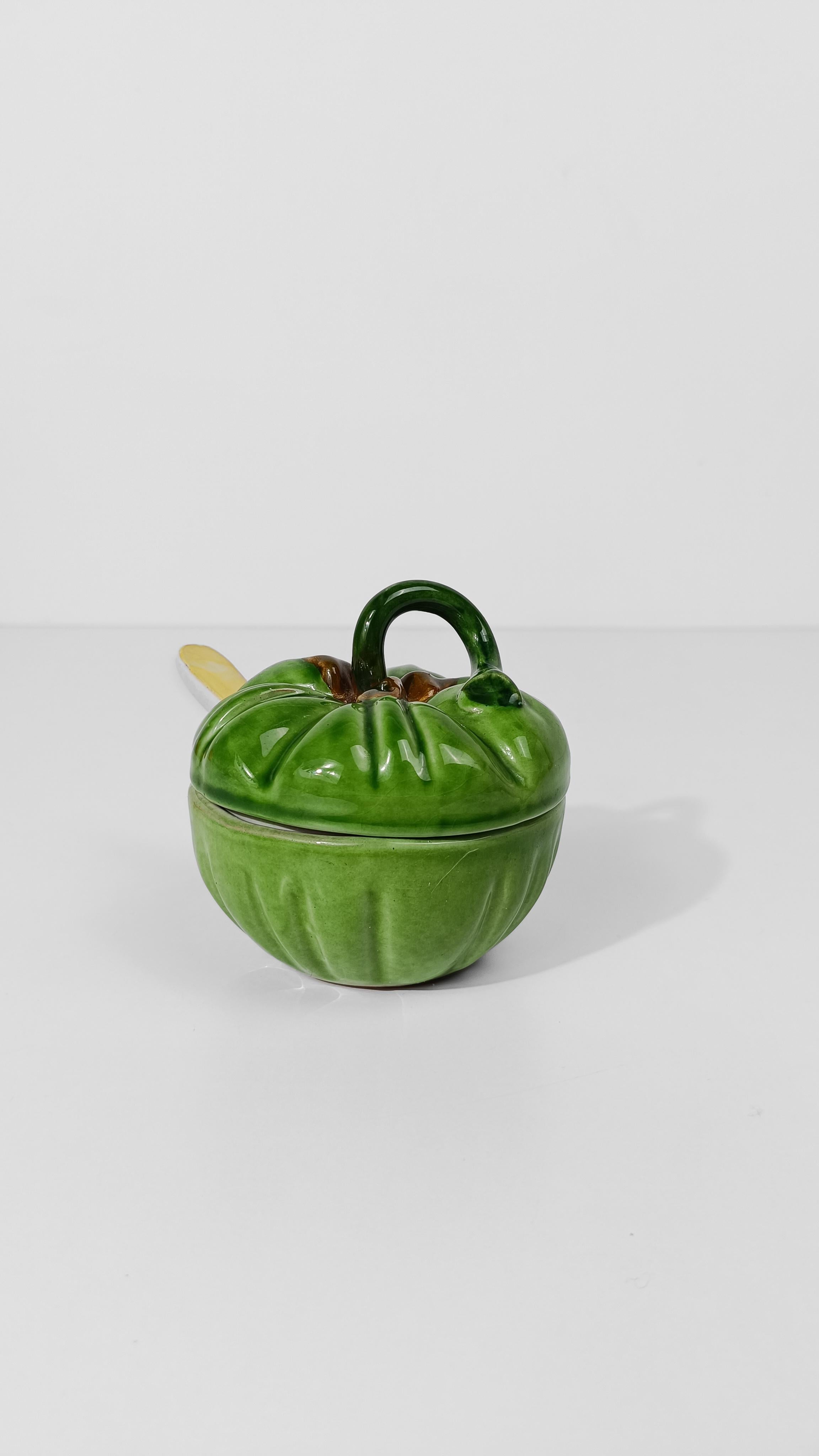 Salsera de mayólica italiana con forma de tomate verde de Italica ARS, años 70 en venta 1