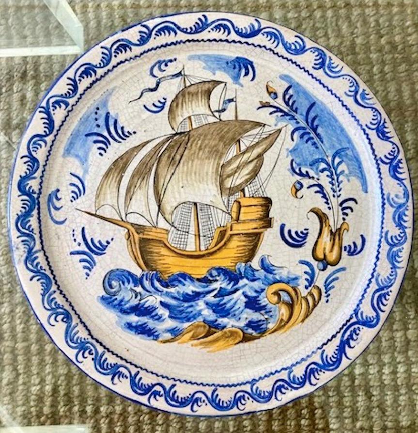 Italian Majolica Ship Wall Plates, a Pair In Good Condition For Sale In Los Angeles, CA