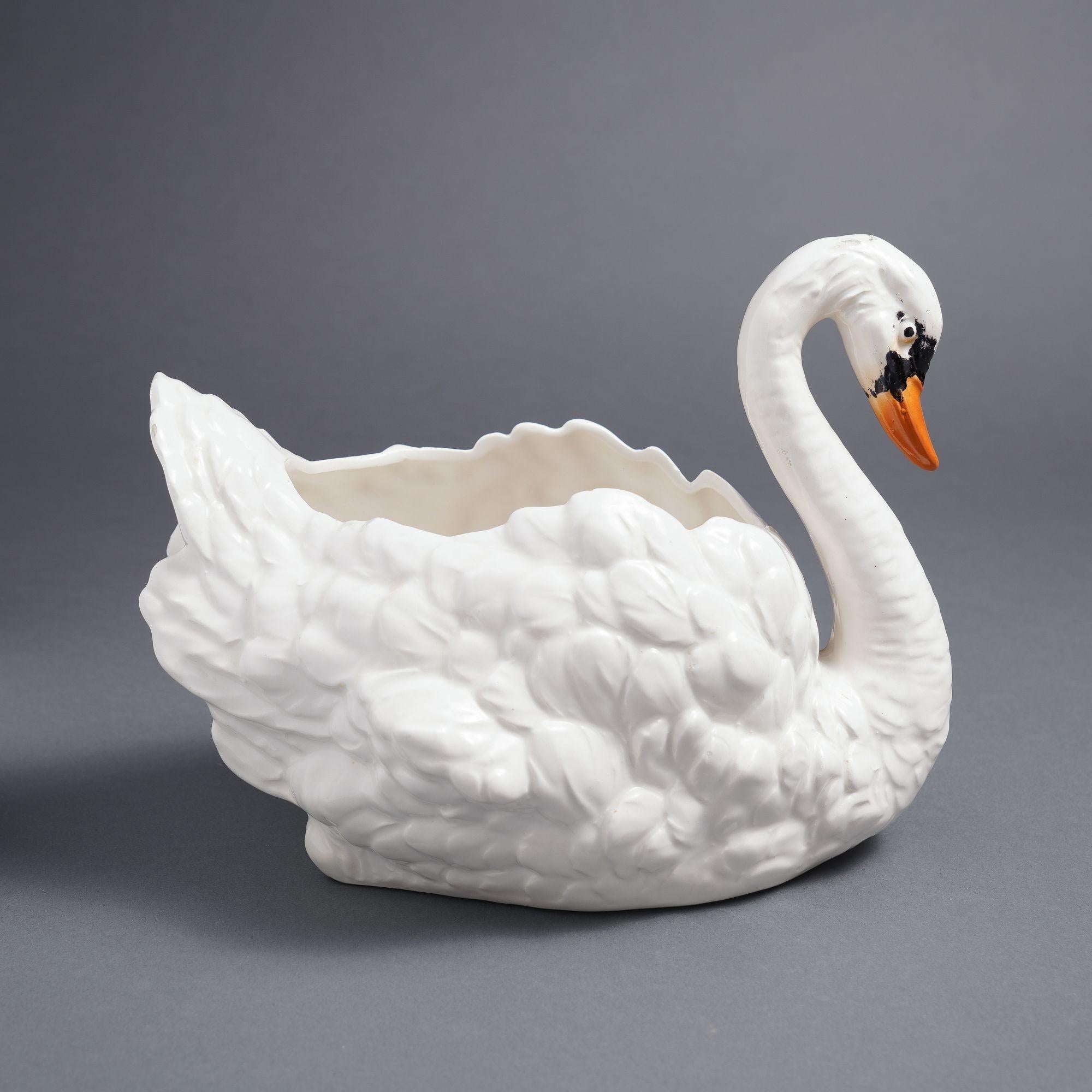 Italian Majolica swan jardiniere, c. 1900-20 1