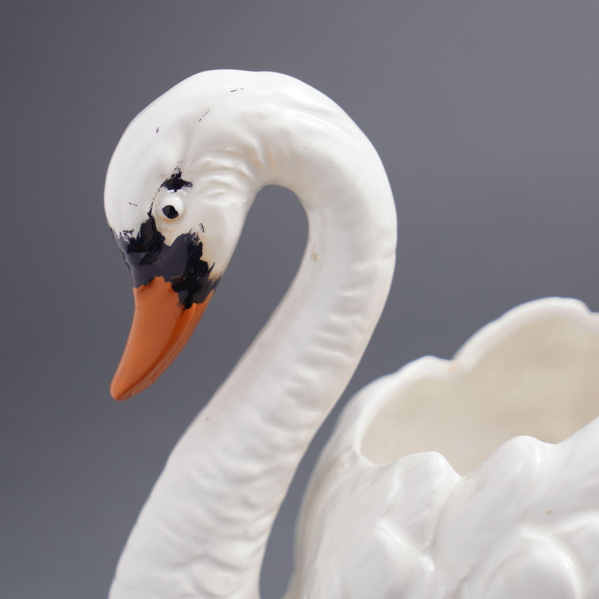 Italian Majolica swan jardiniere, c. 1900-20 5