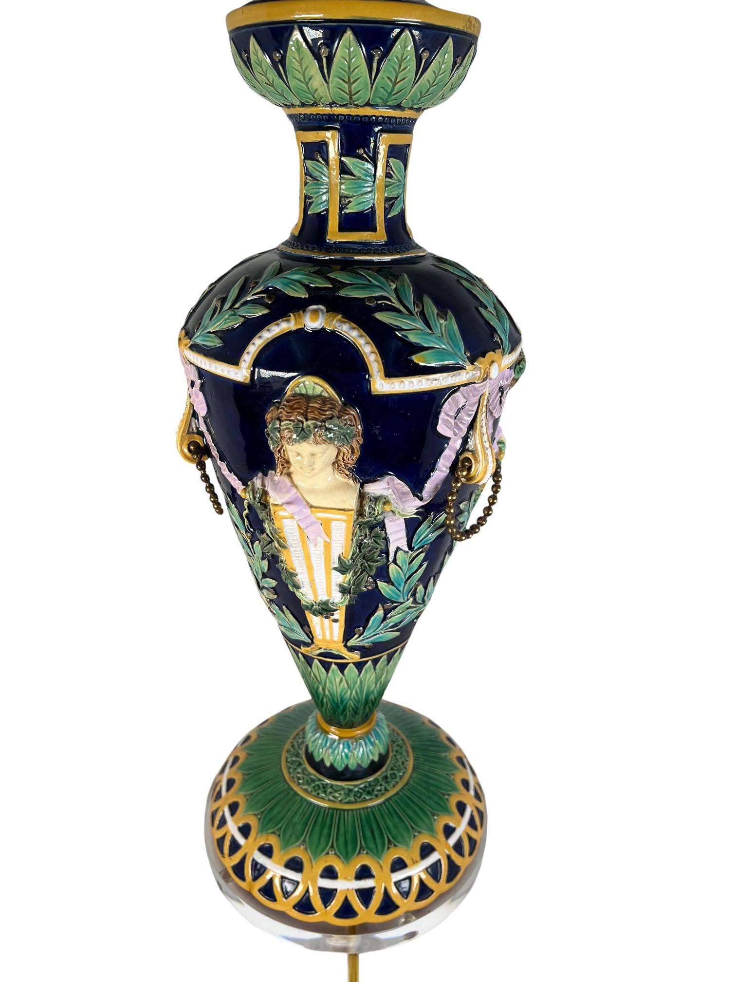 Porcelaine Vase en majolique italienne comme lampe en vente