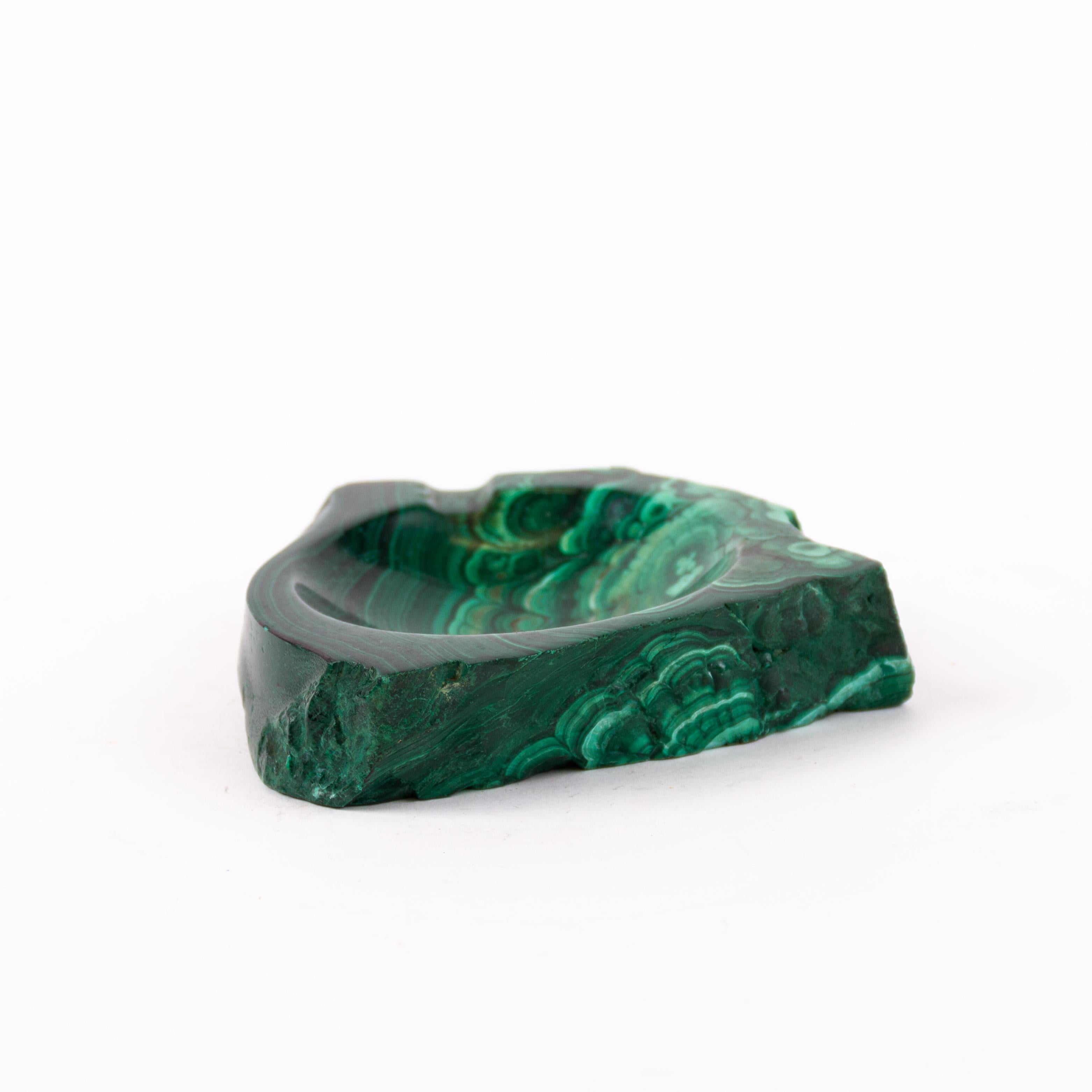 Italian Malachite Geode Specimen Mid Century Ashtray or Vide Poche 
Good condition overall, see photos.
From a private collection.

Free international shipping.