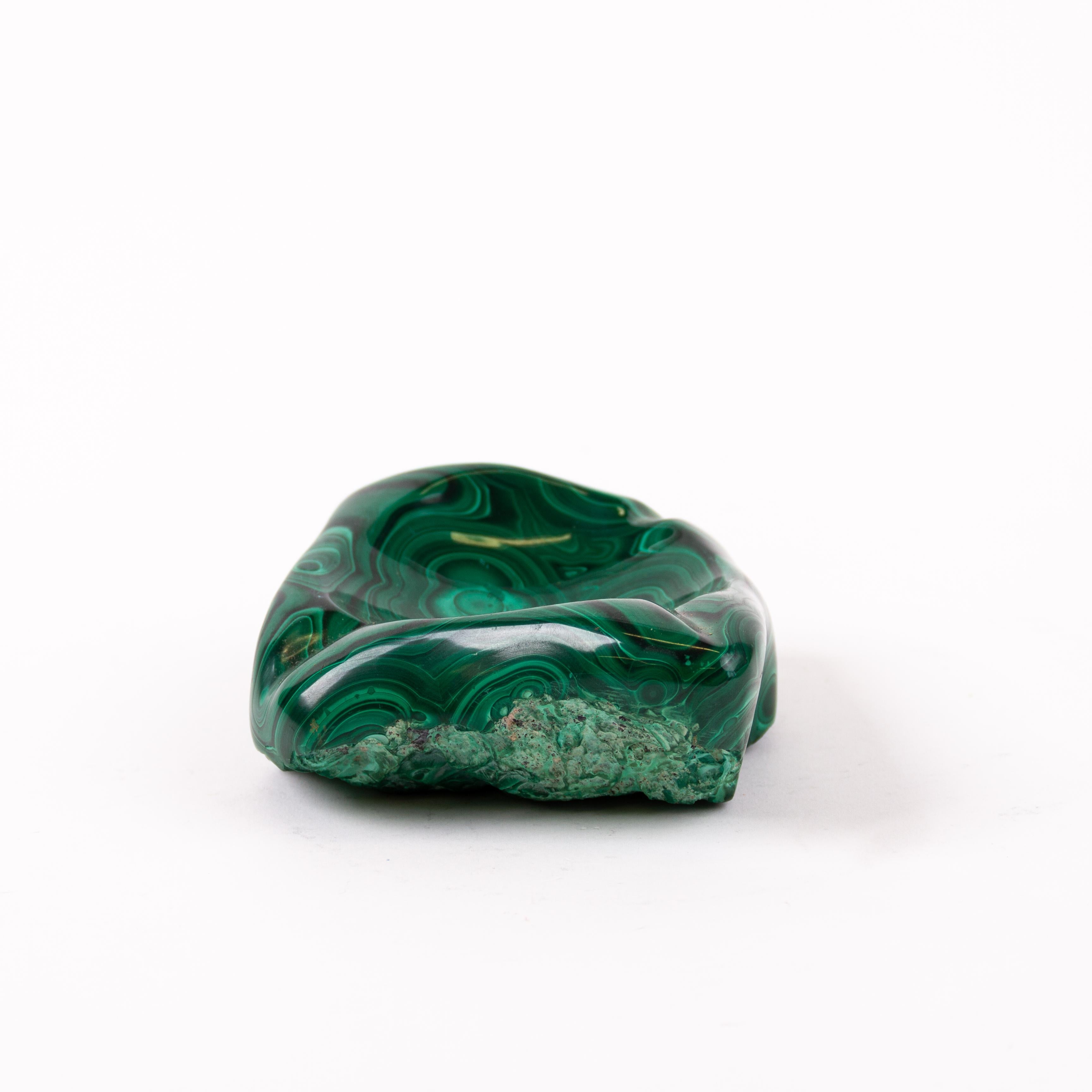 Sculpté à la main Spécimen de géode de malachite italienne Cendrier ou Vide Poche du milieu du siècle dernier