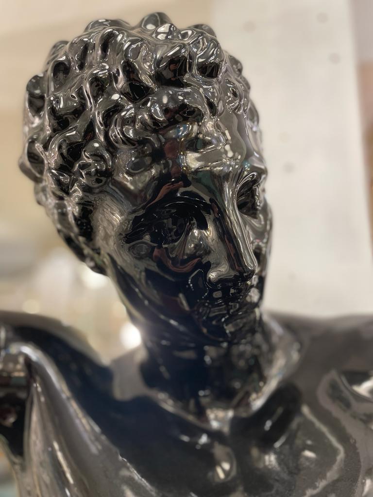 Moderne Buste masculin italien en céramique noire, datant d'environ 1960 en vente