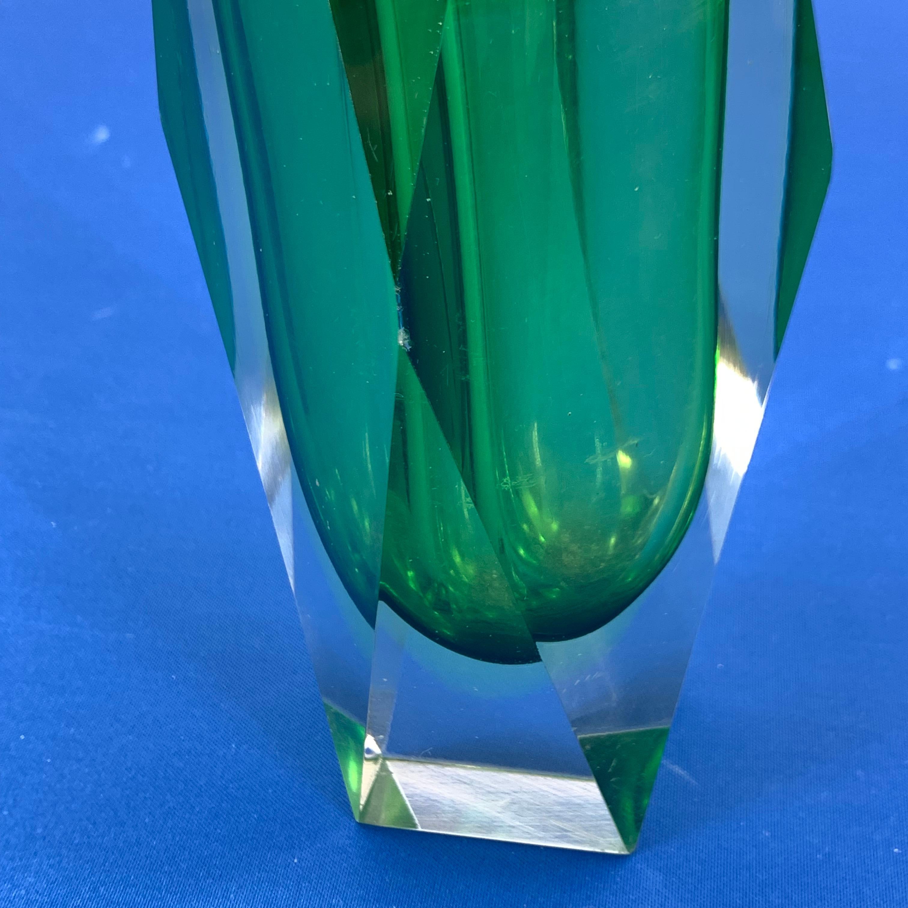 Italian Mandruzzato Faceted Murano Glass Emerald Green Sommerso Vase 7
